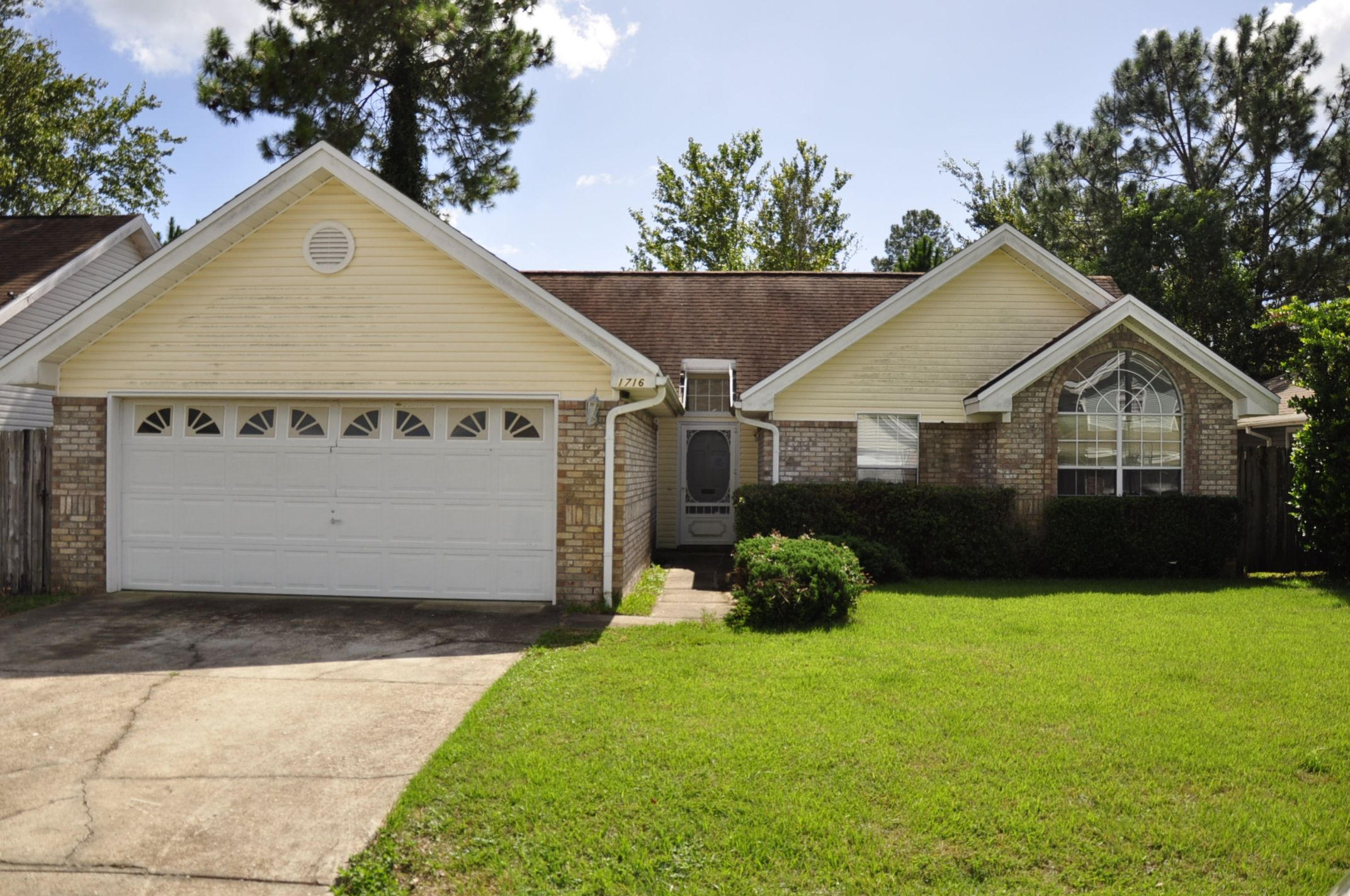LAKE CHARLESTON - Residential
