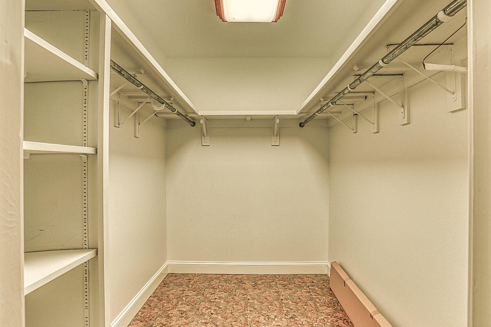 LAKESIDE VILLAGE - Residential