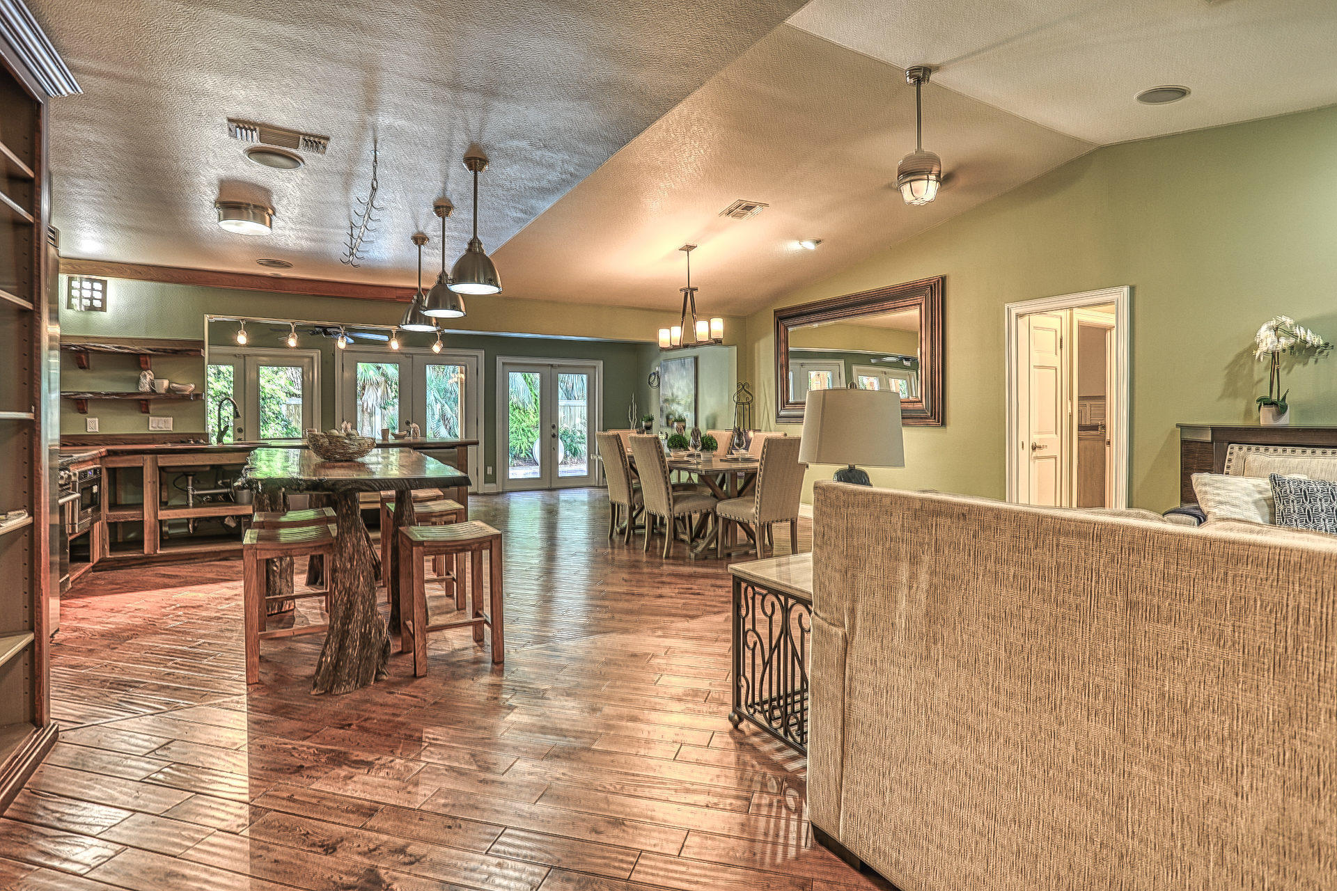 LAKESIDE VILLAGE - Residential