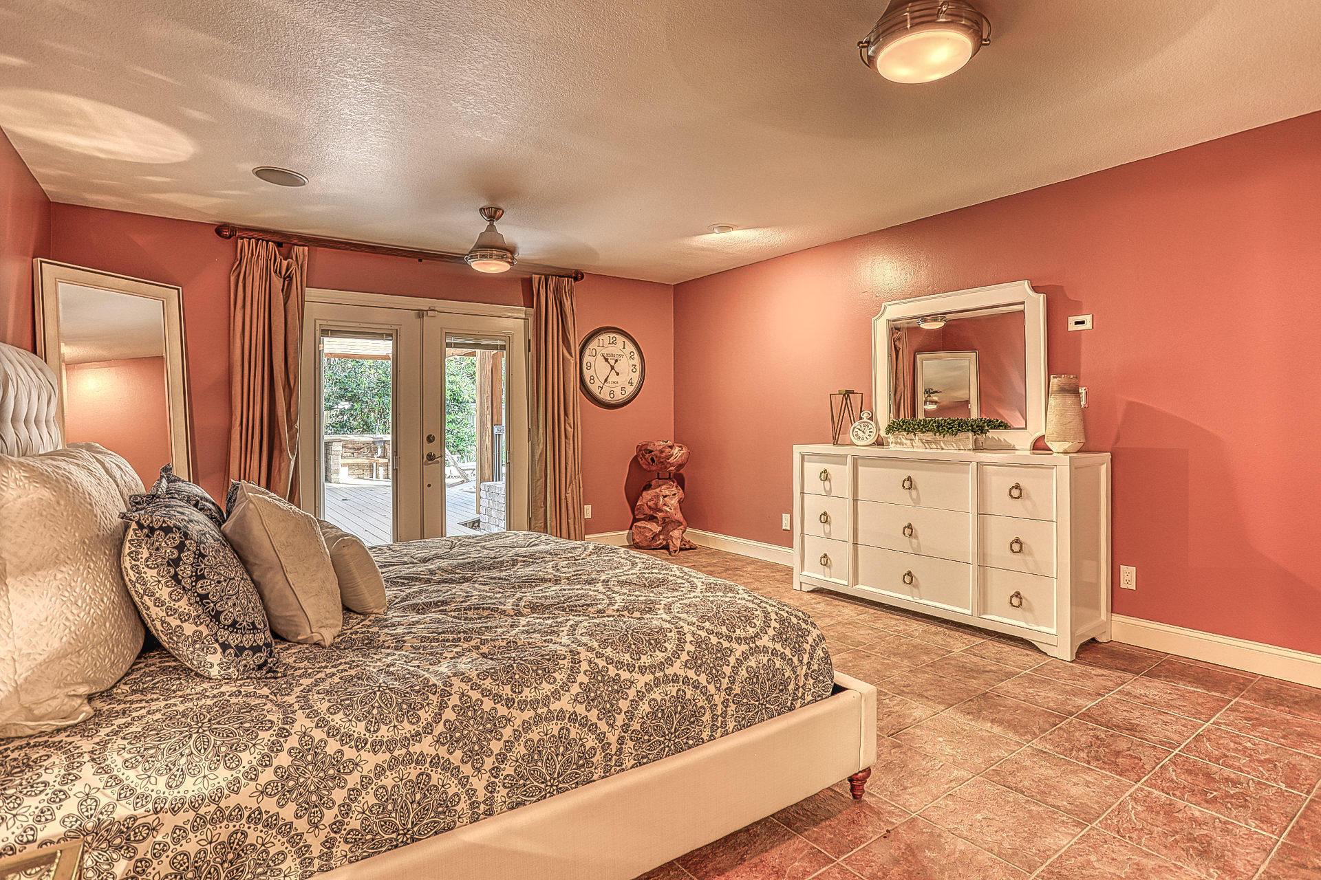 LAKESIDE VILLAGE - Residential