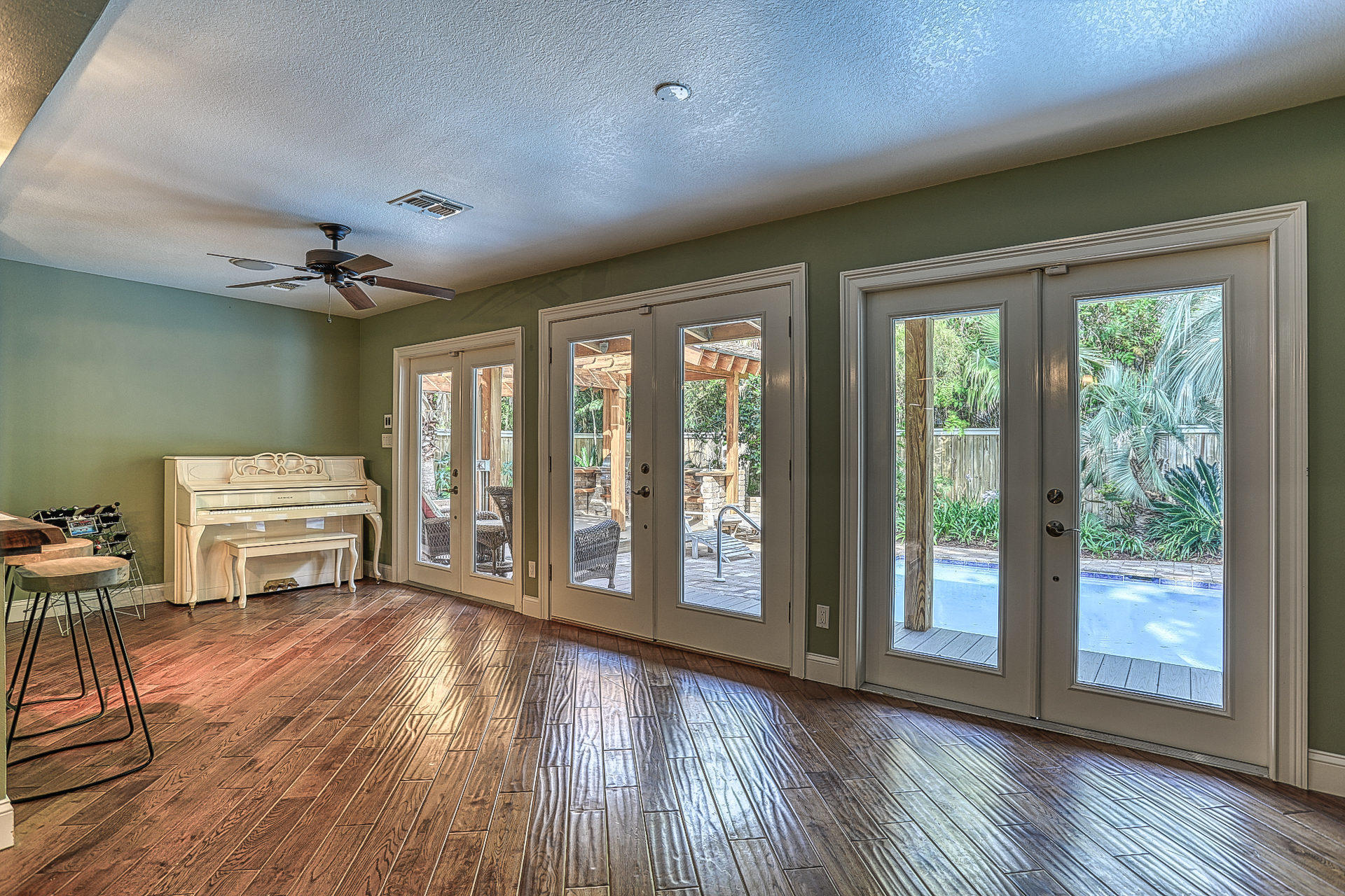 LAKESIDE VILLAGE - Residential