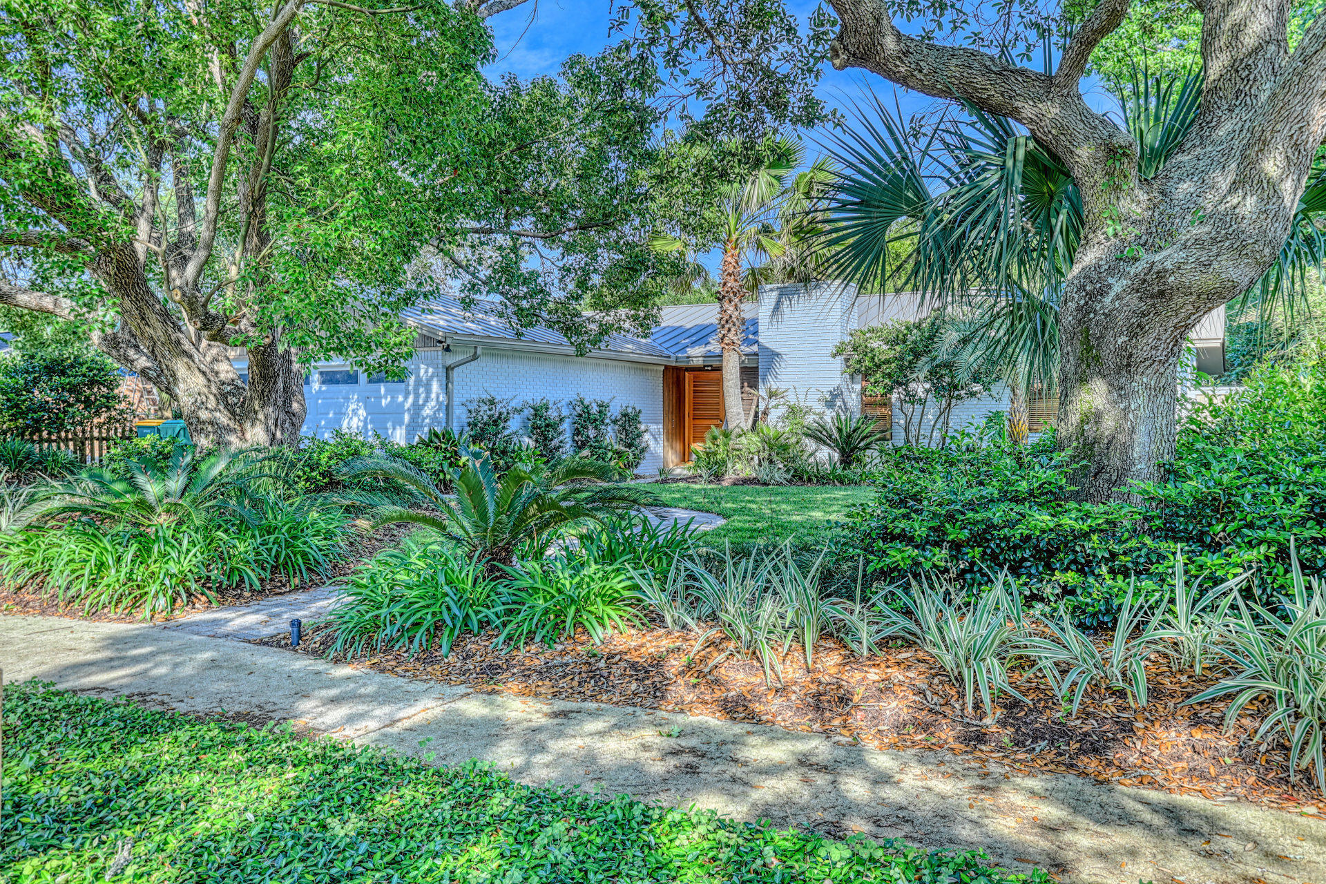 LAKESIDE VILLAGE - Residential