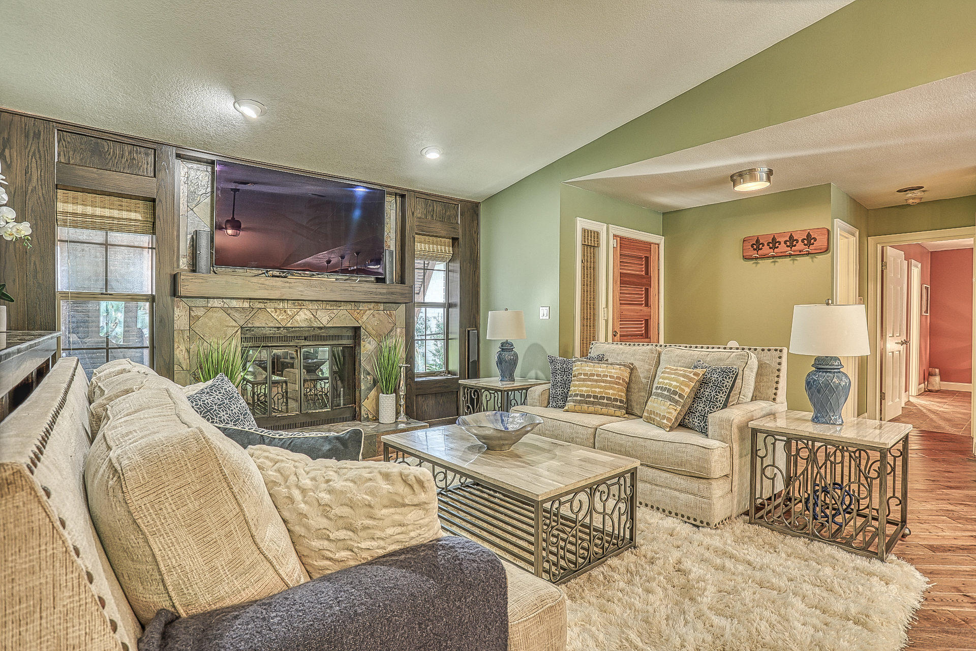 LAKESIDE VILLAGE - Residential