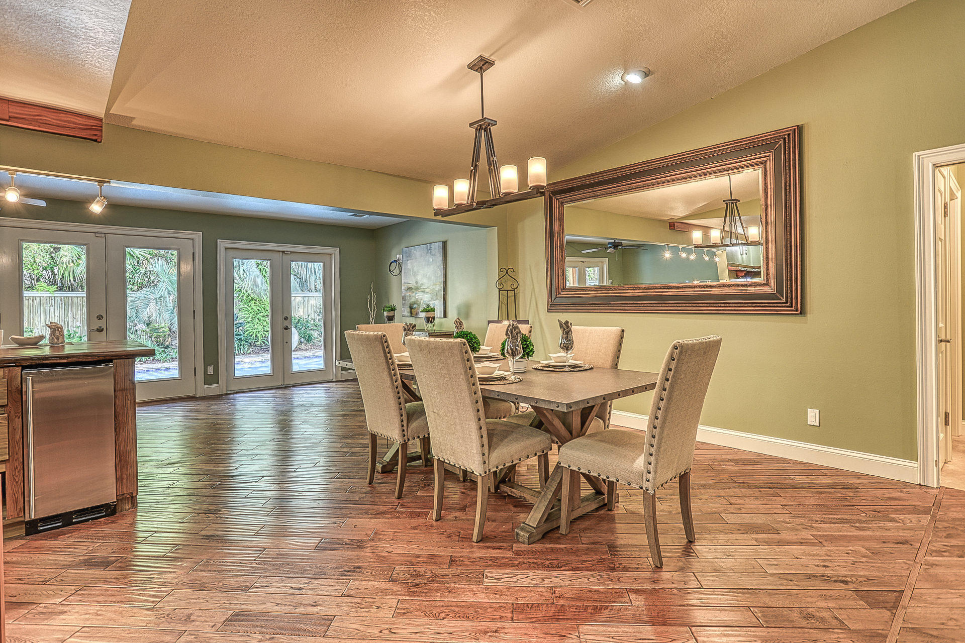 LAKESIDE VILLAGE - Residential