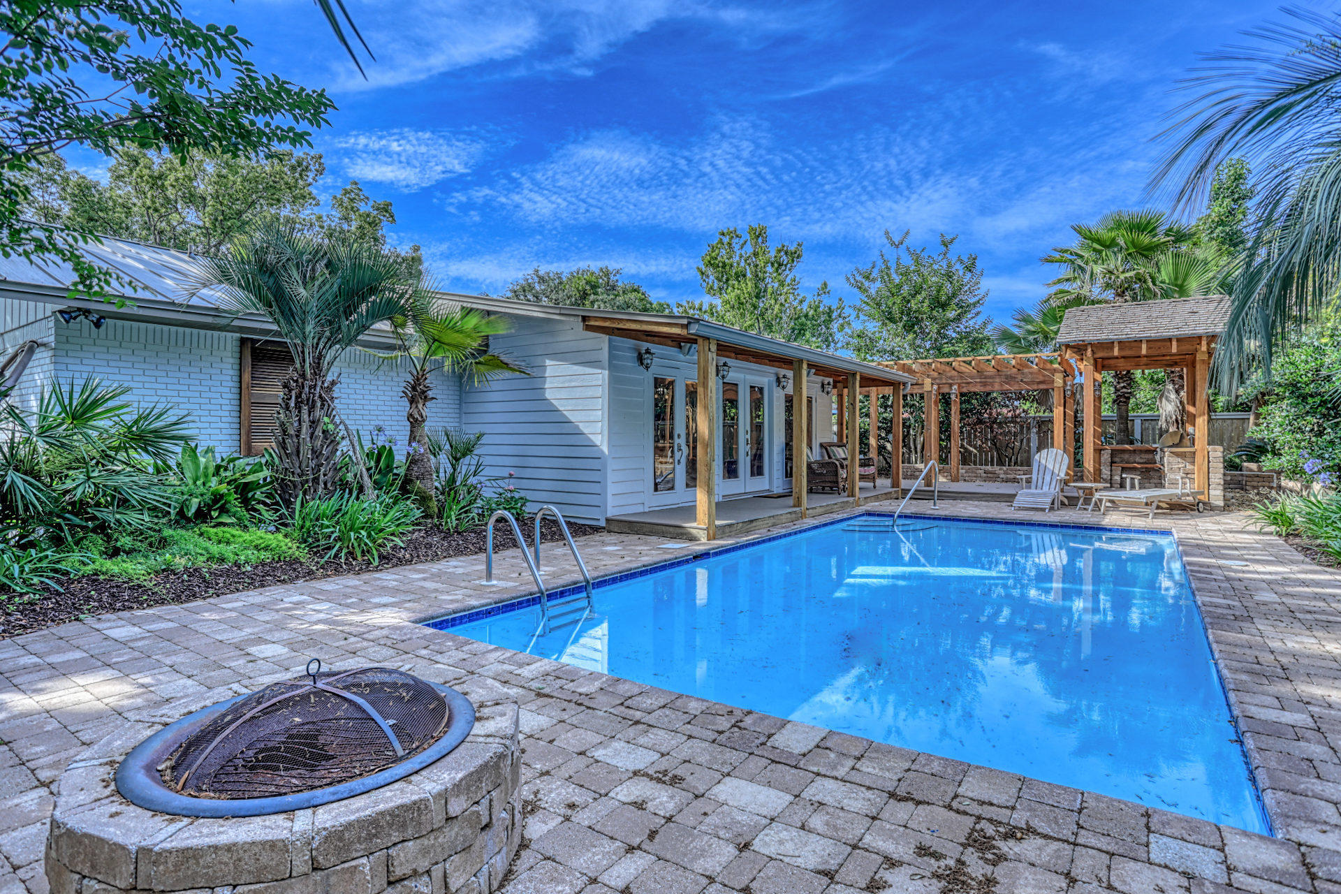 LAKESIDE VILLAGE - Residential