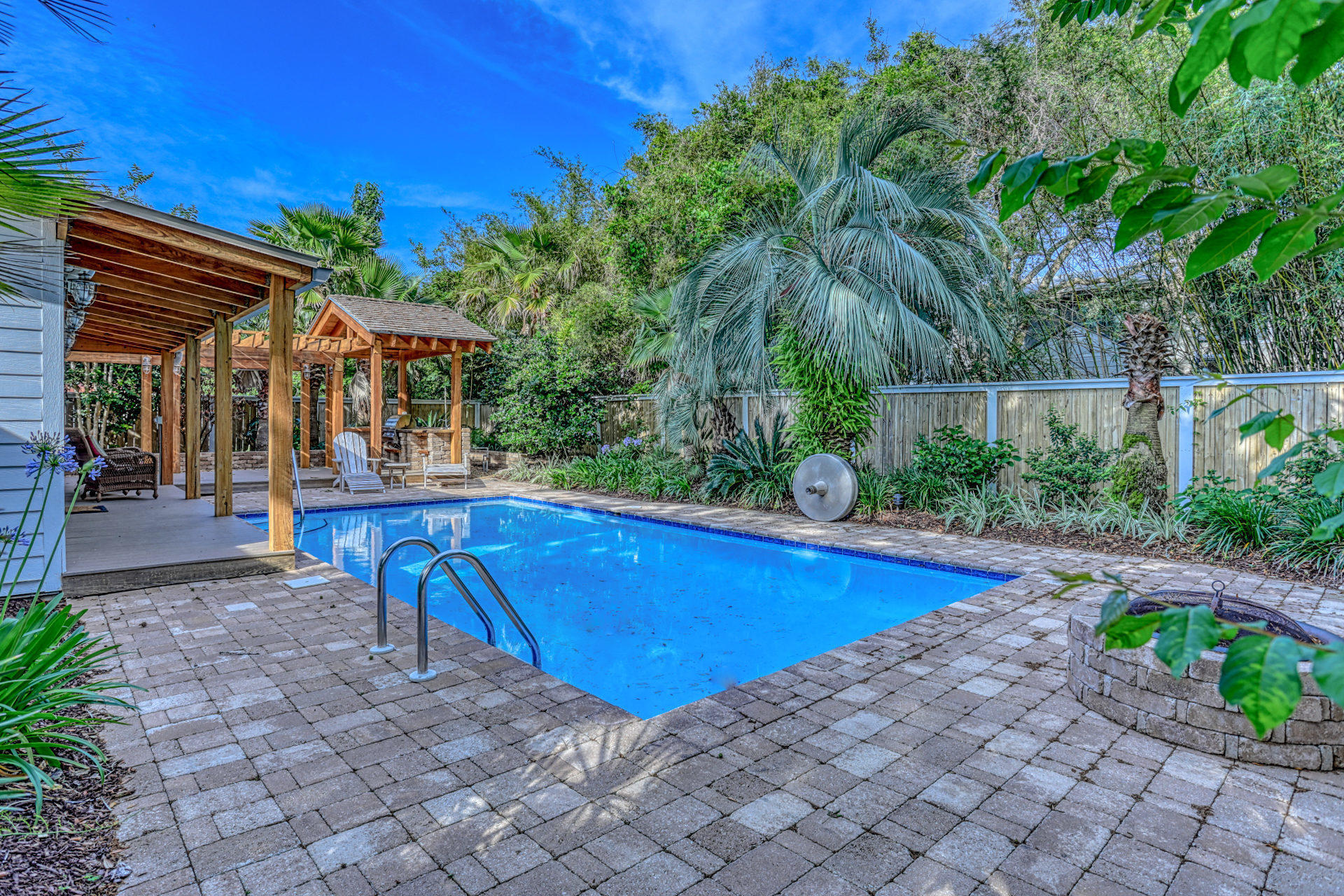 LAKESIDE VILLAGE - Residential