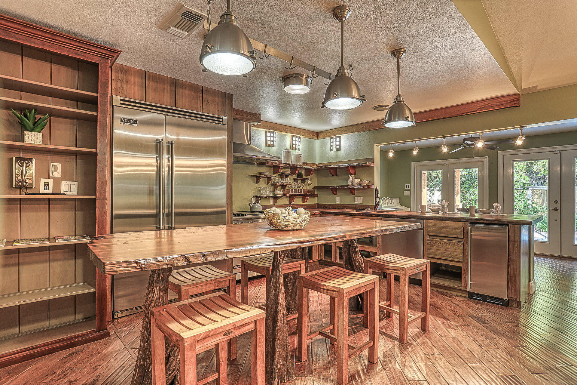 LAKESIDE VILLAGE - Residential