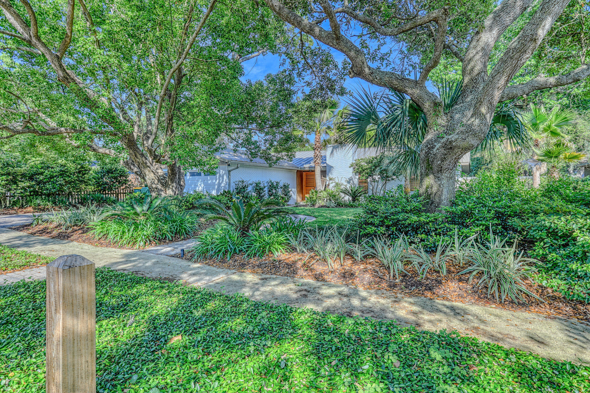 LAKESIDE VILLAGE - Residential