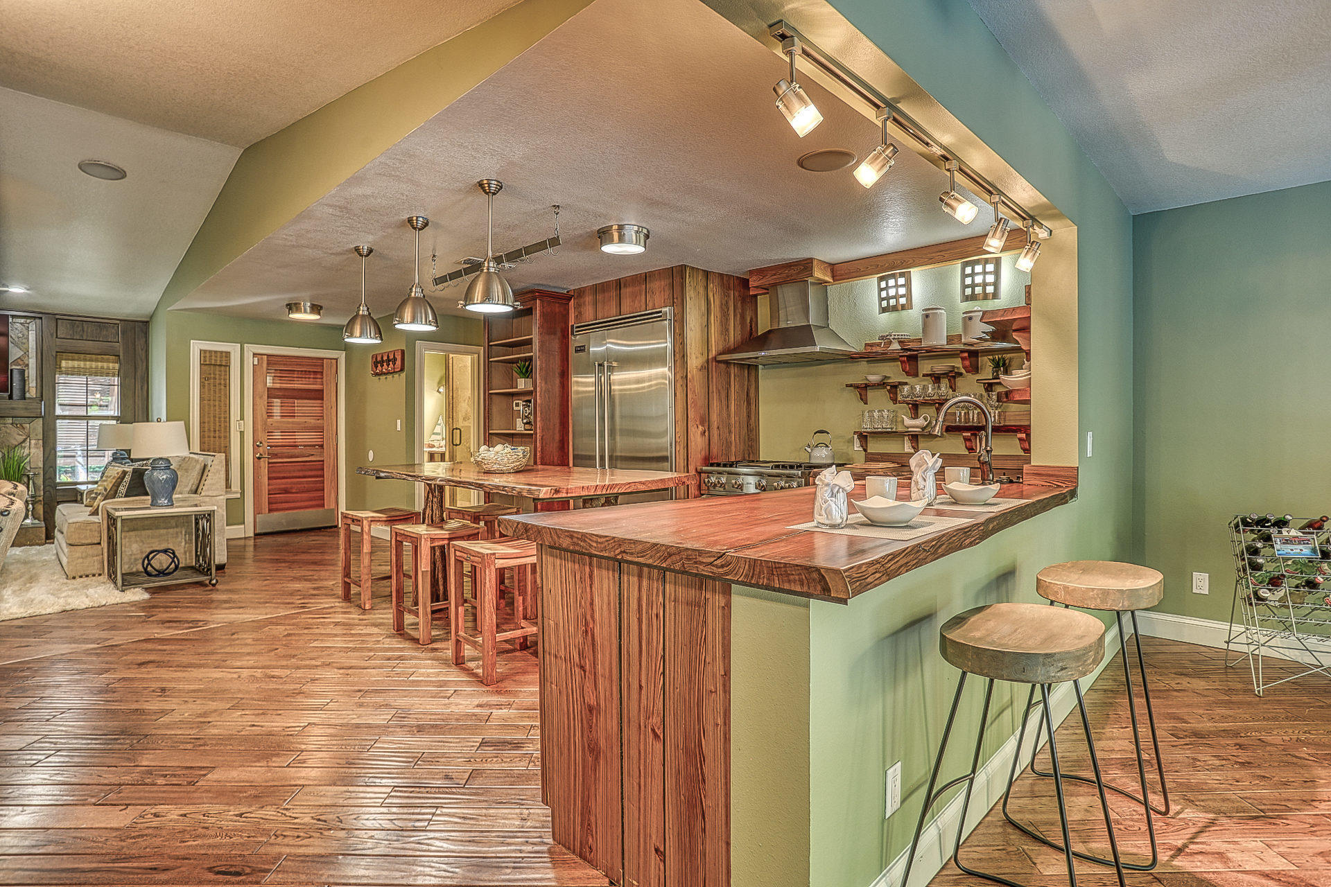 LAKESIDE VILLAGE - Residential