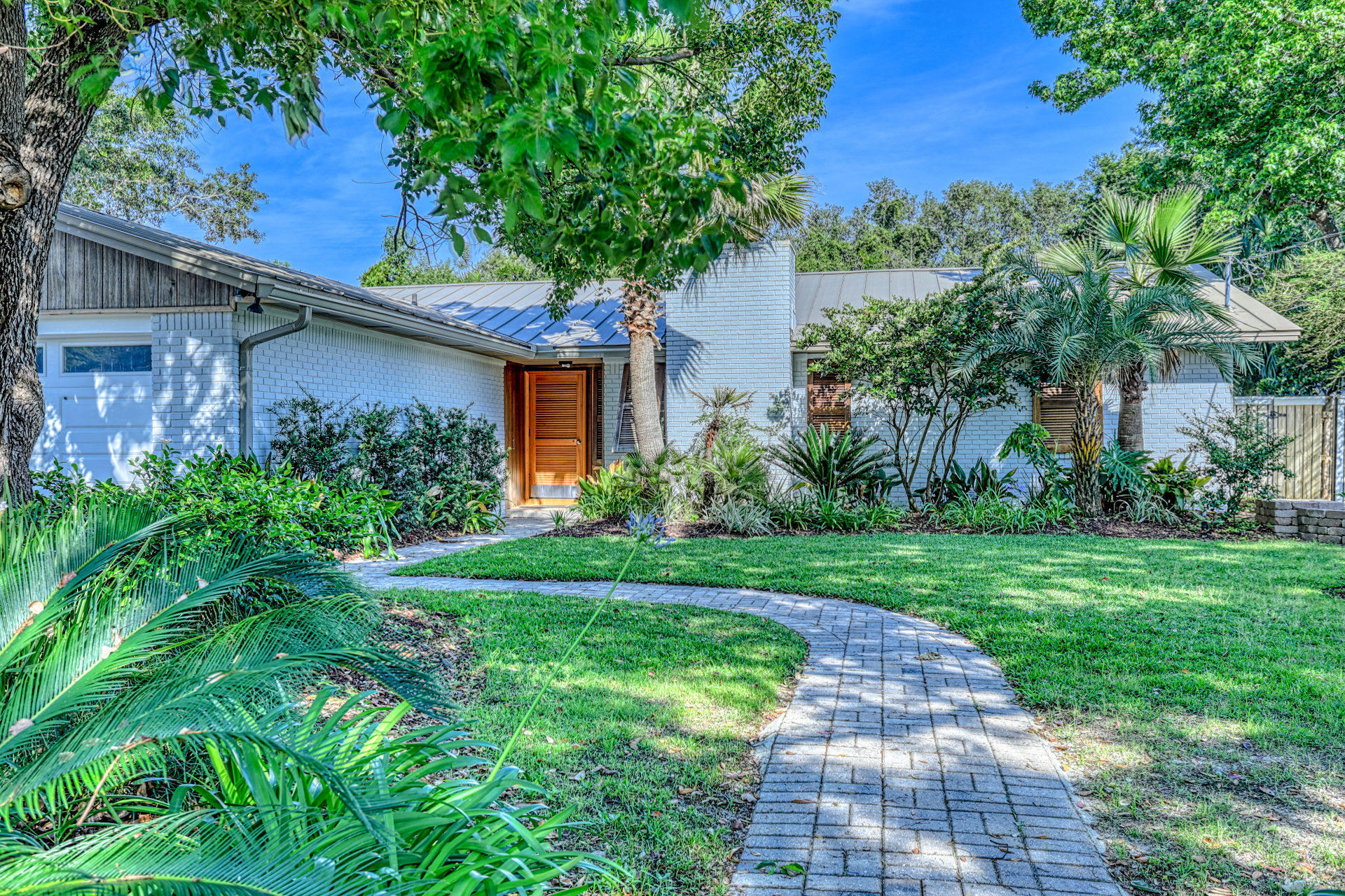 LAKESIDE VILLAGE - Residential