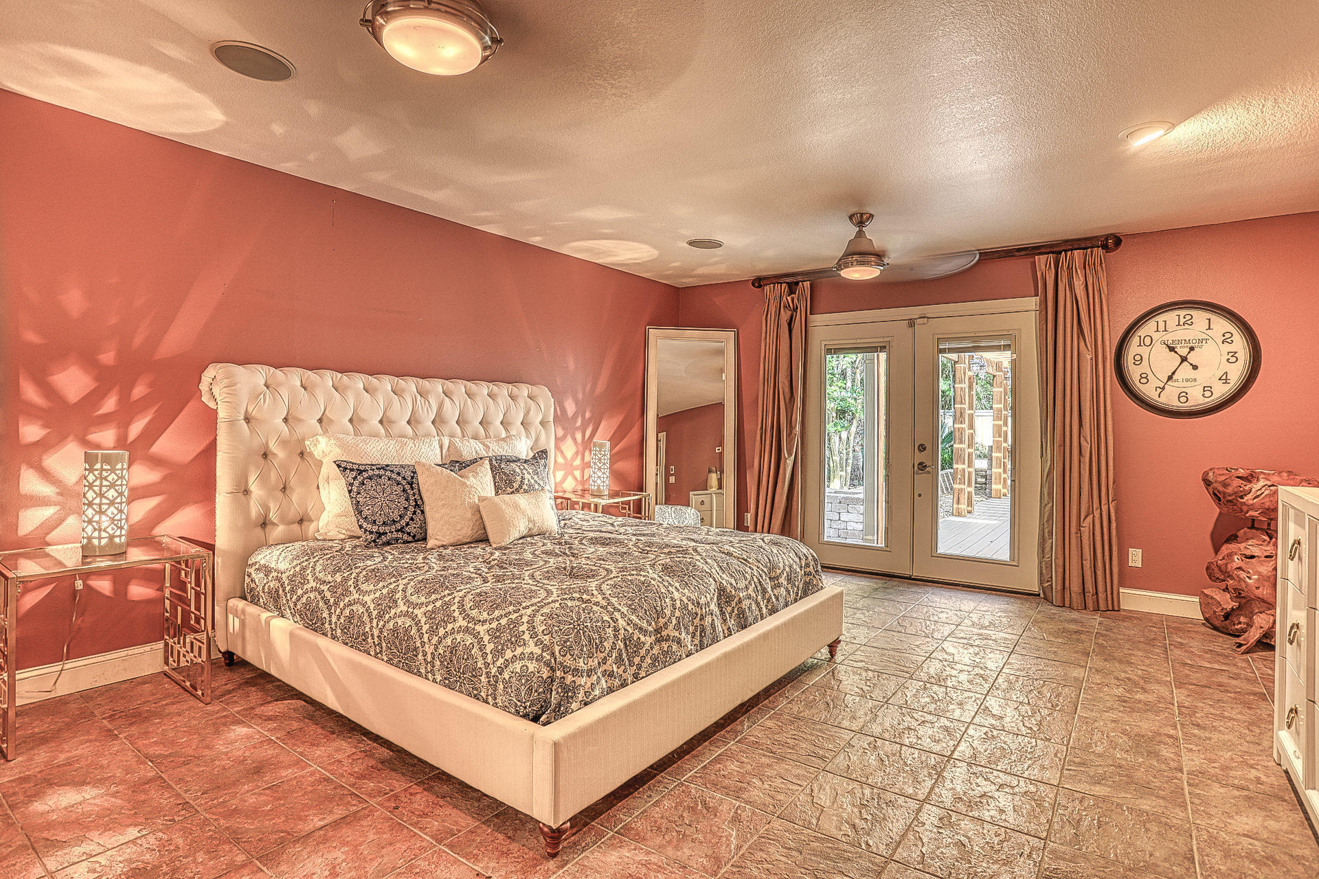 LAKESIDE VILLAGE - Residential