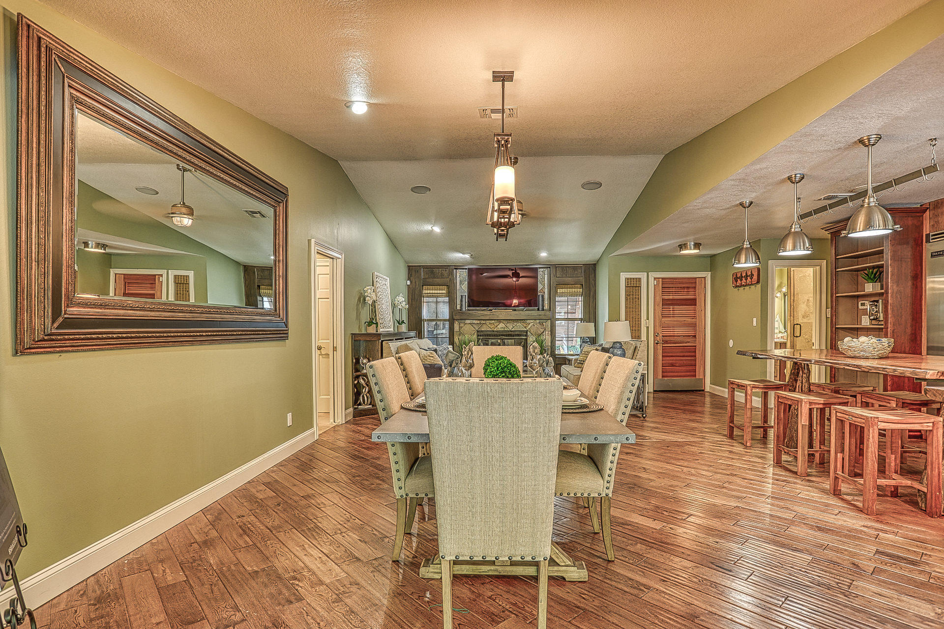 LAKESIDE VILLAGE - Residential