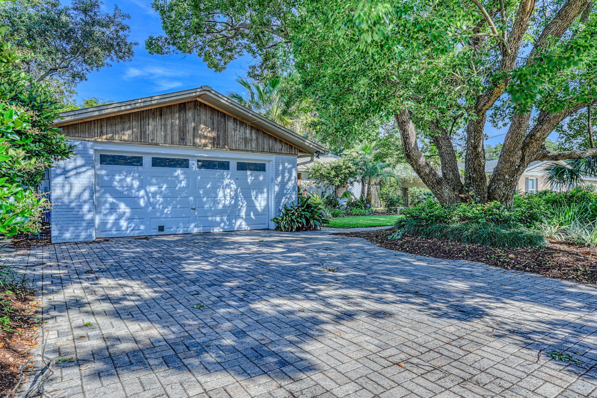 LAKESIDE VILLAGE - Residential