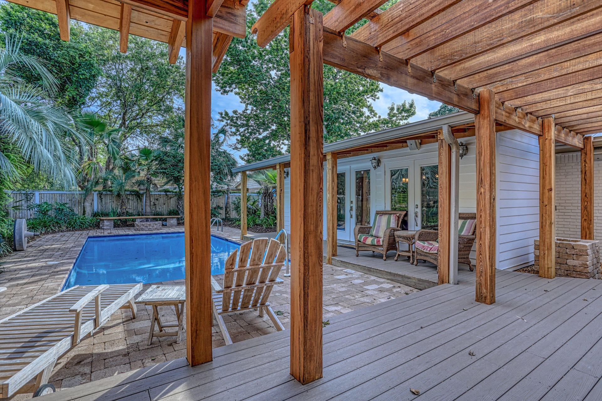 LAKESIDE VILLAGE - Residential