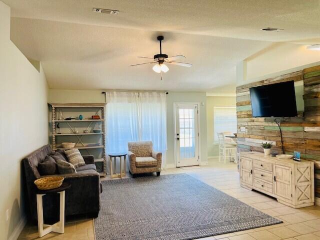 HAMPTON RIDGE ESTATES - Residential Lease