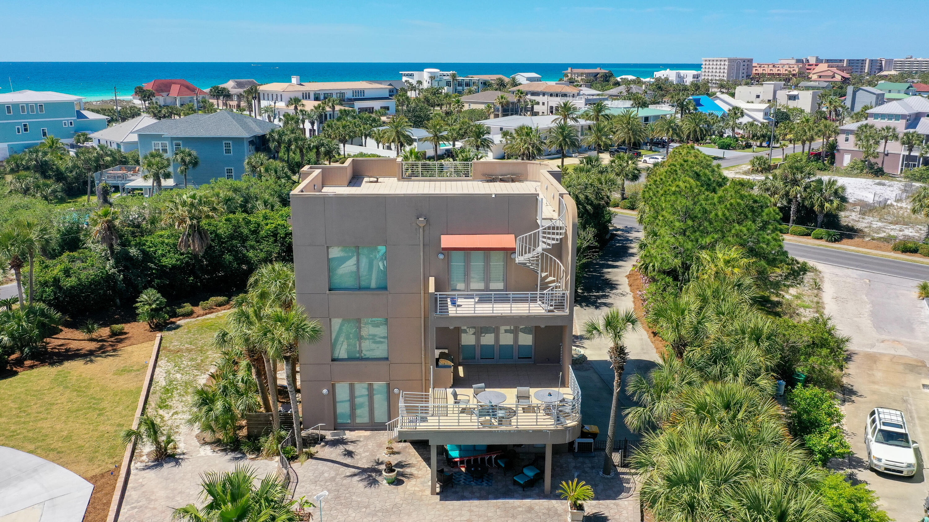 HOLIDAY ISLE - Residential