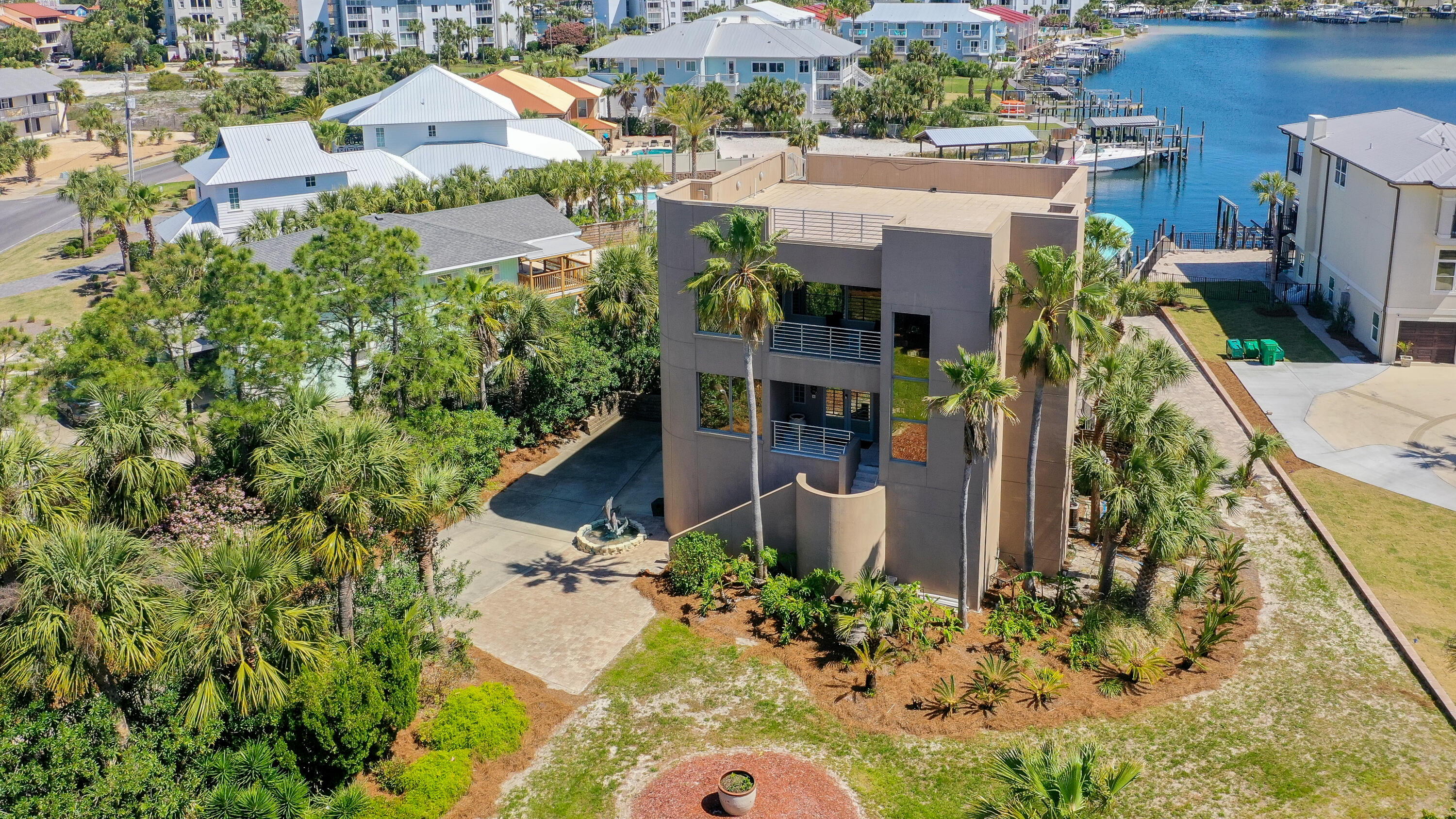 HOLIDAY ISLE - Residential
