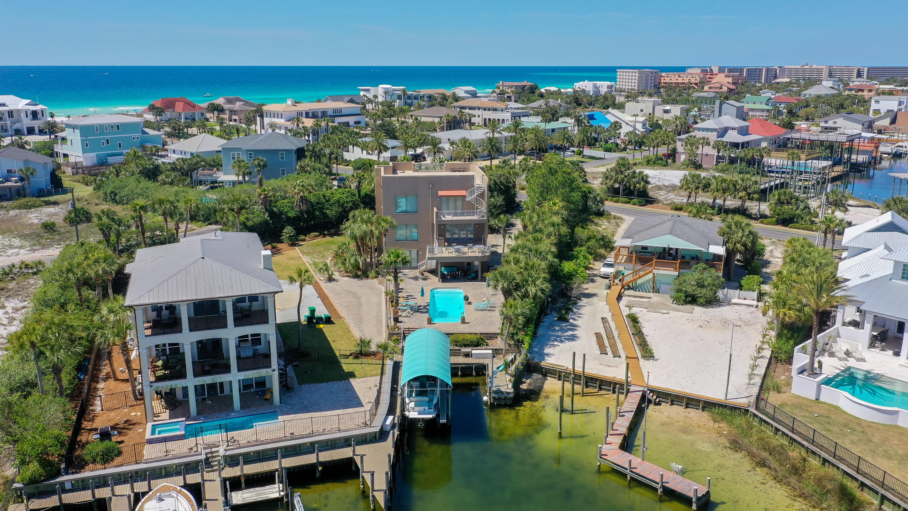HOLIDAY ISLE - Residential