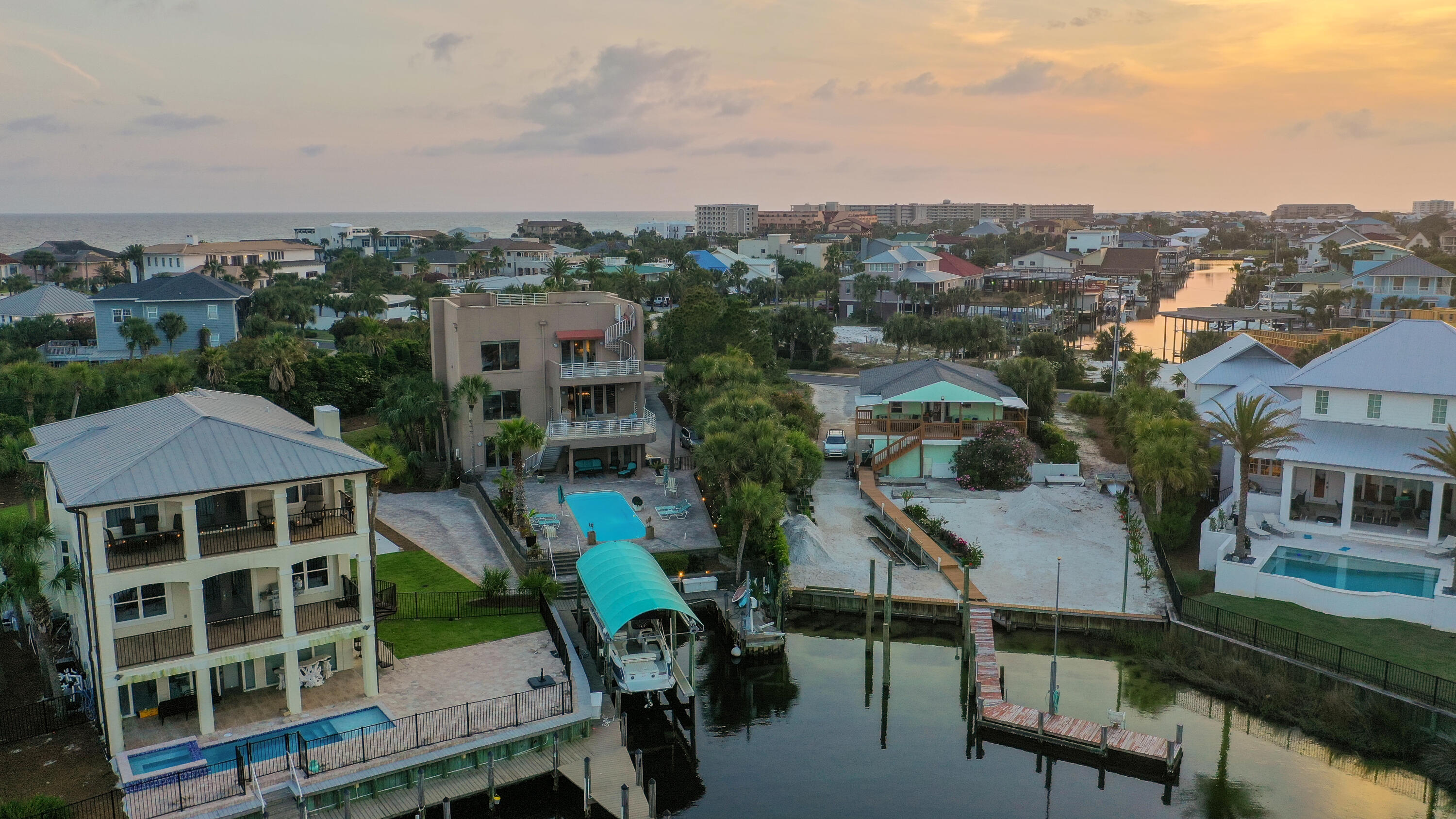HOLIDAY ISLE - Residential