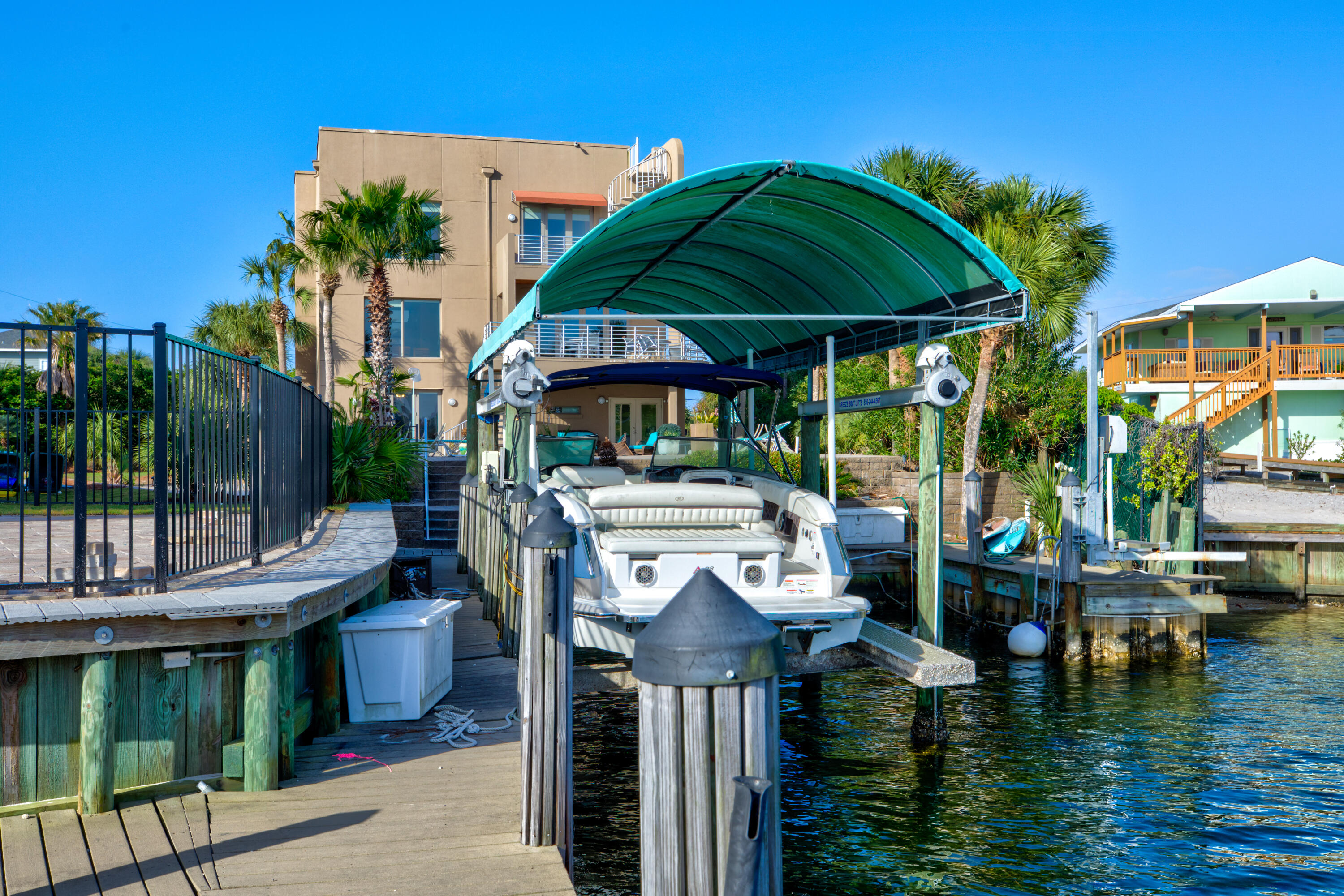 HOLIDAY ISLE - Residential