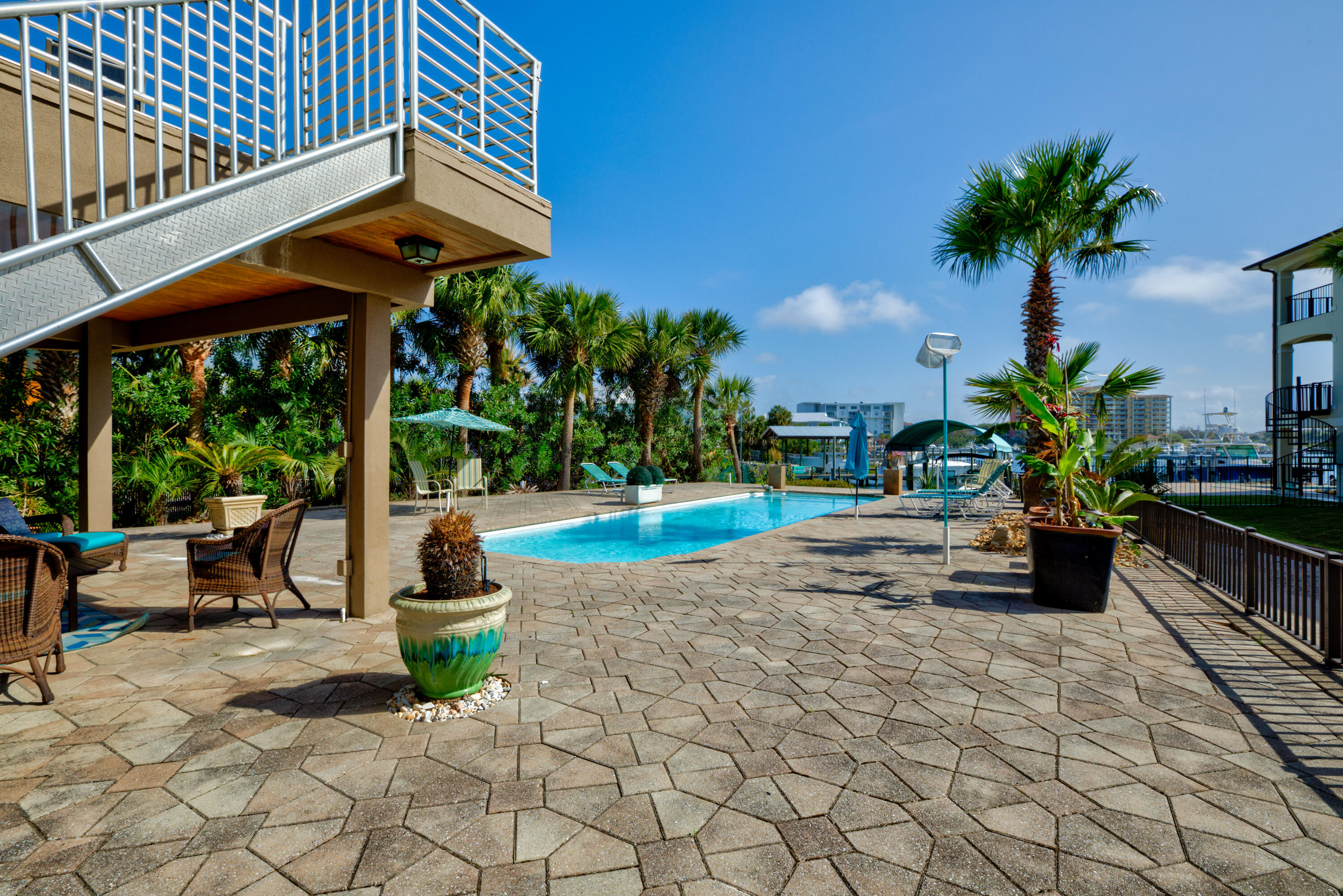 HOLIDAY ISLE - Residential