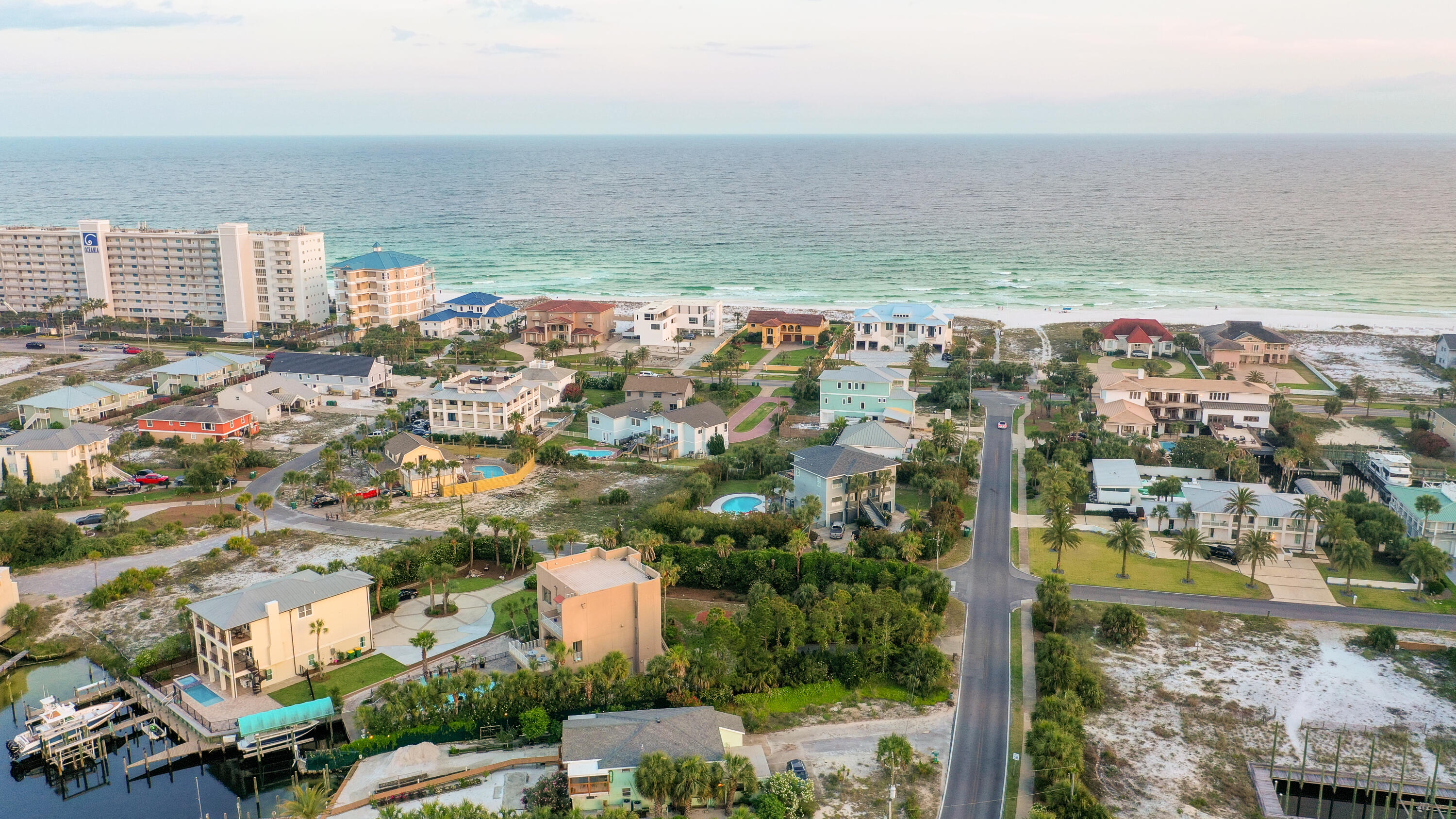HOLIDAY ISLE - Residential