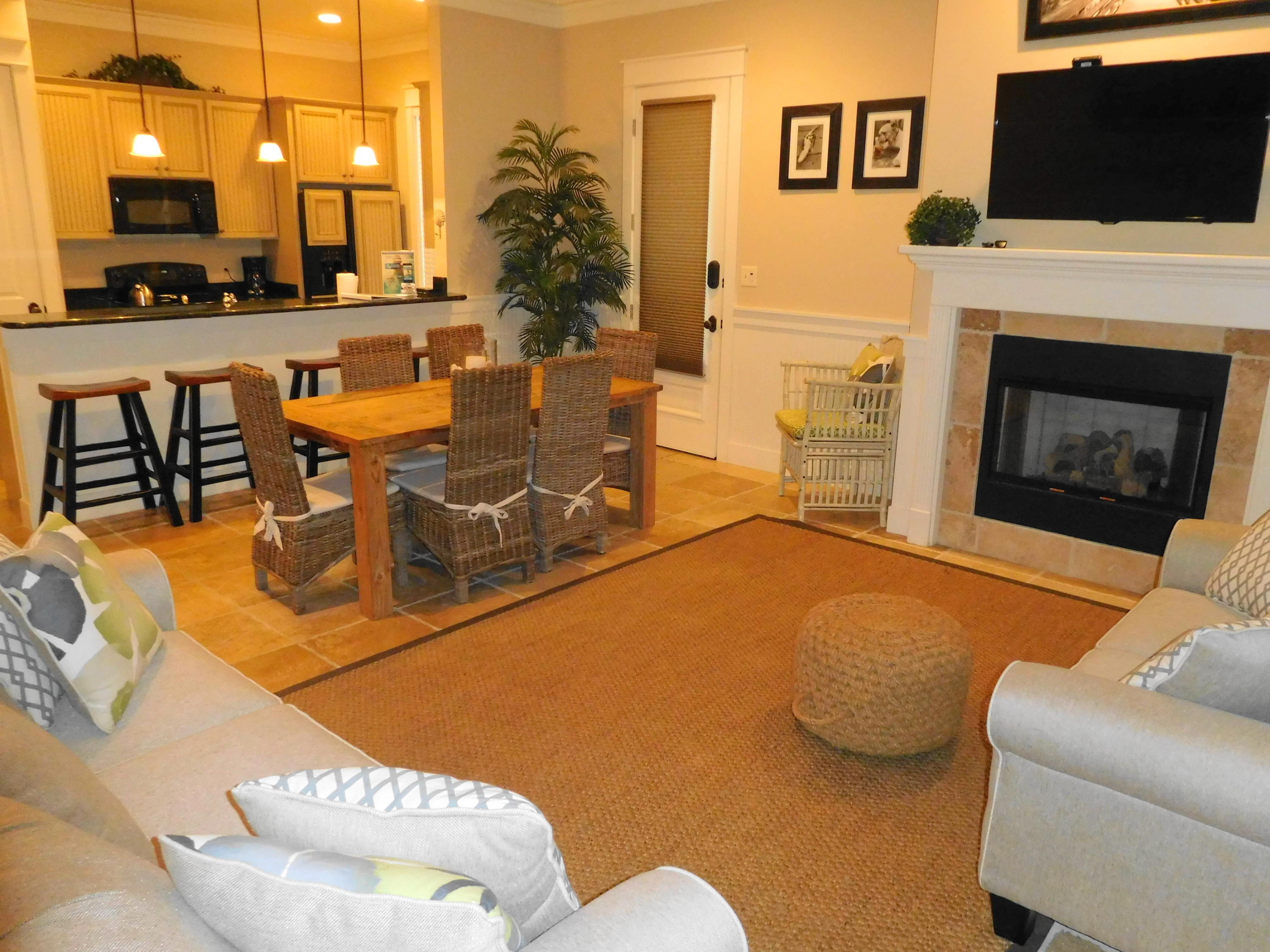 BUNGALOS AT SANDESTIN - Residential