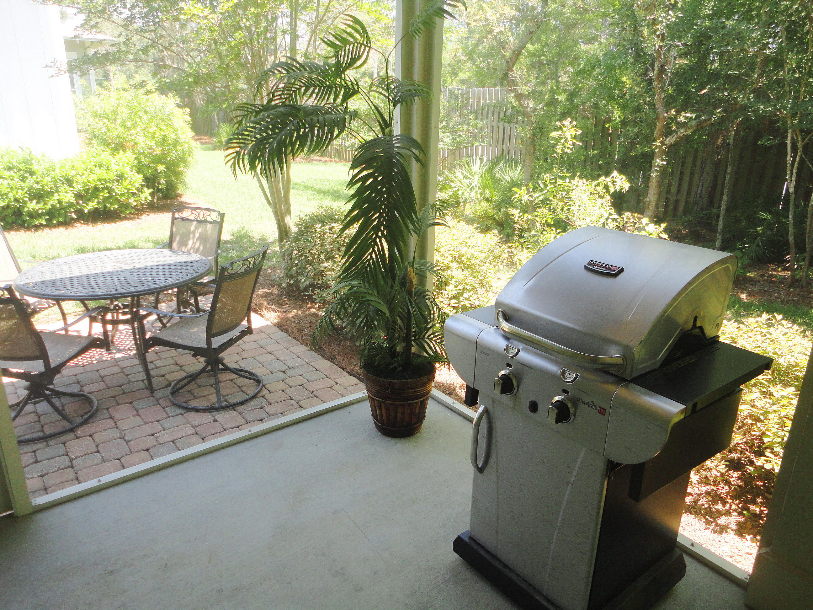 BUNGALOS AT SANDESTIN - Residential