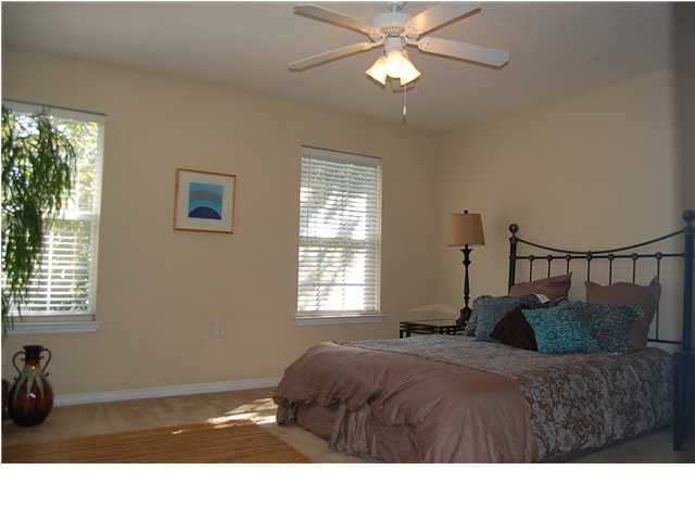 OAK PARK TOWNHOMES - Residential Lease