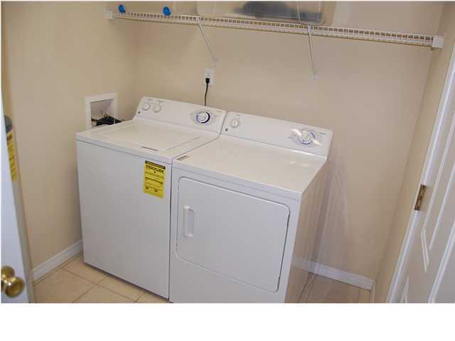 OAK PARK TOWNHOMES - Residential Lease