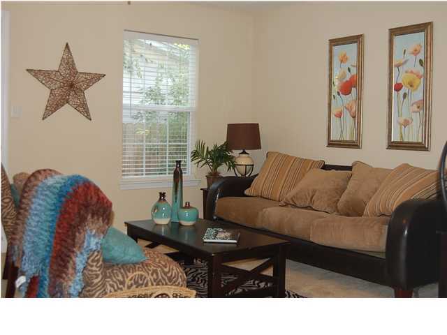 OAK PARK TOWNHOMES - Residential Lease