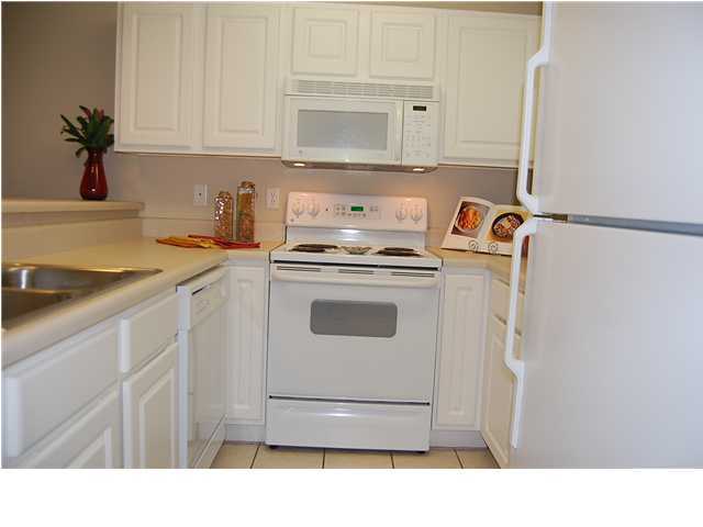 OAK PARK TOWNHOMES - Residential Lease