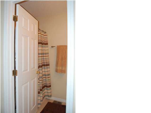 OAK PARK TOWNHOMES - Residential Lease