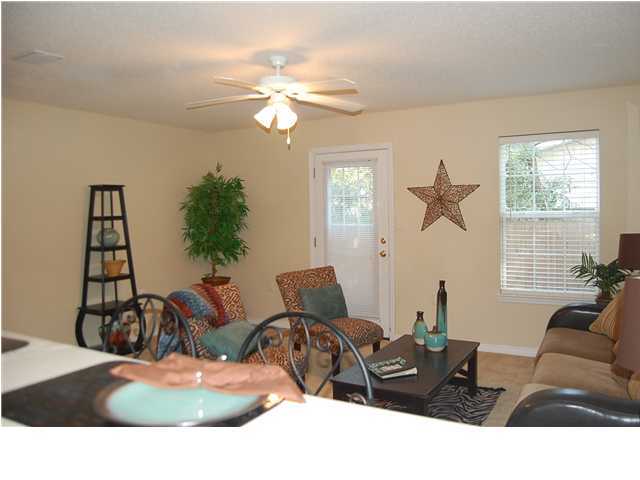 OAK PARK TOWNHOMES - Residential Lease