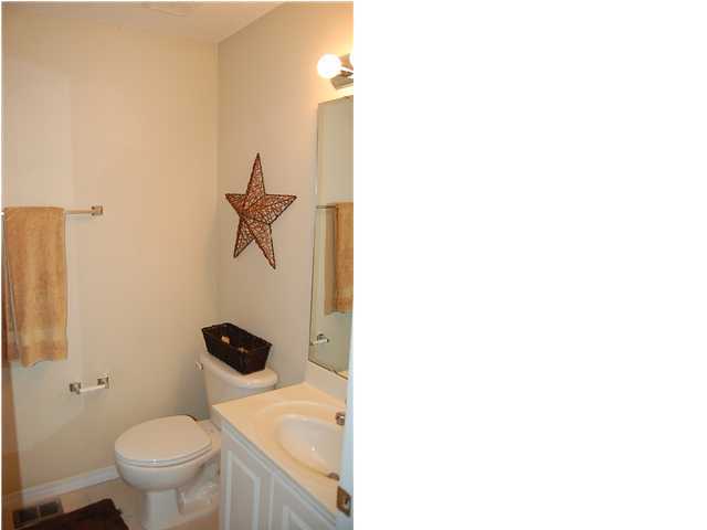 OAK PARK TOWNHOMES - Residential Lease