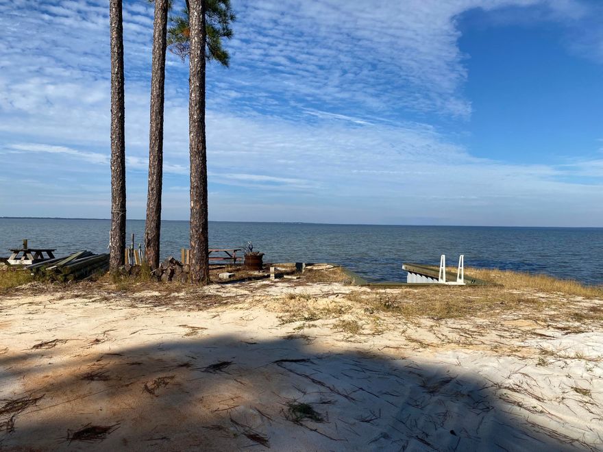 FOR COMP PURPOSES ONLY. Two conjoined lots along with one interior lot.