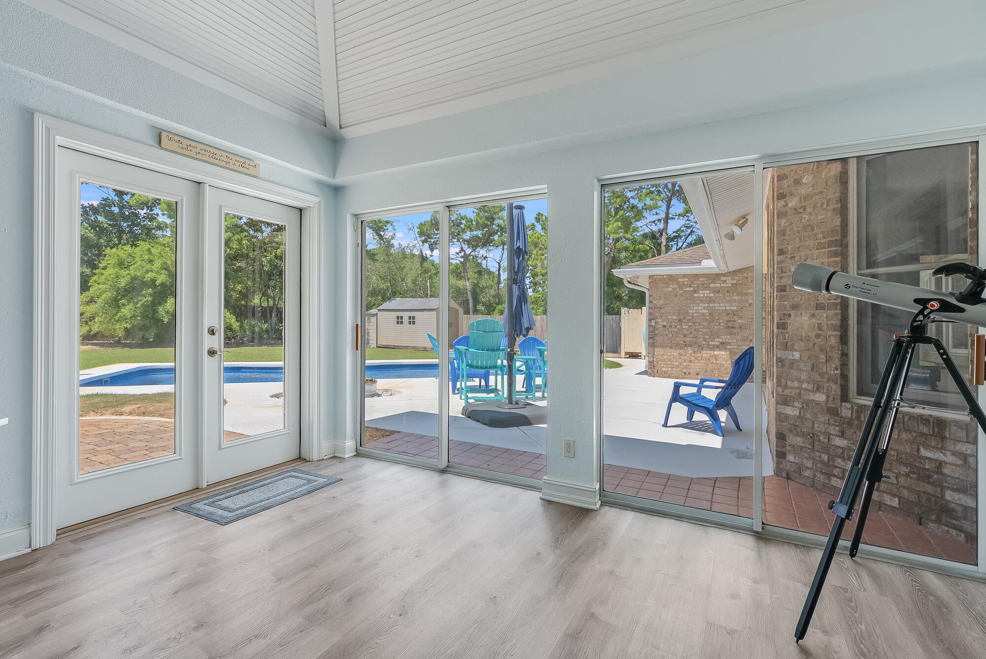 WHISPERING OAKS - Residential