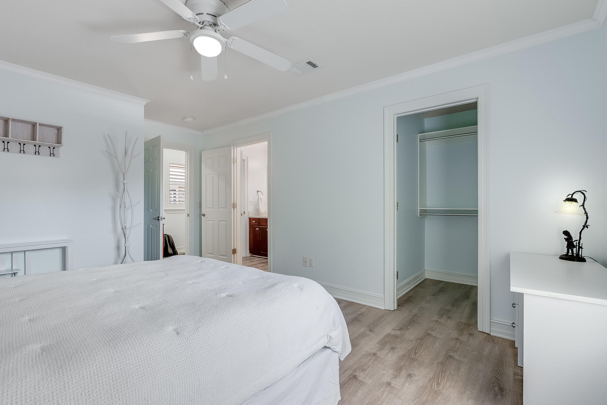 WHISPERING OAKS - Residential