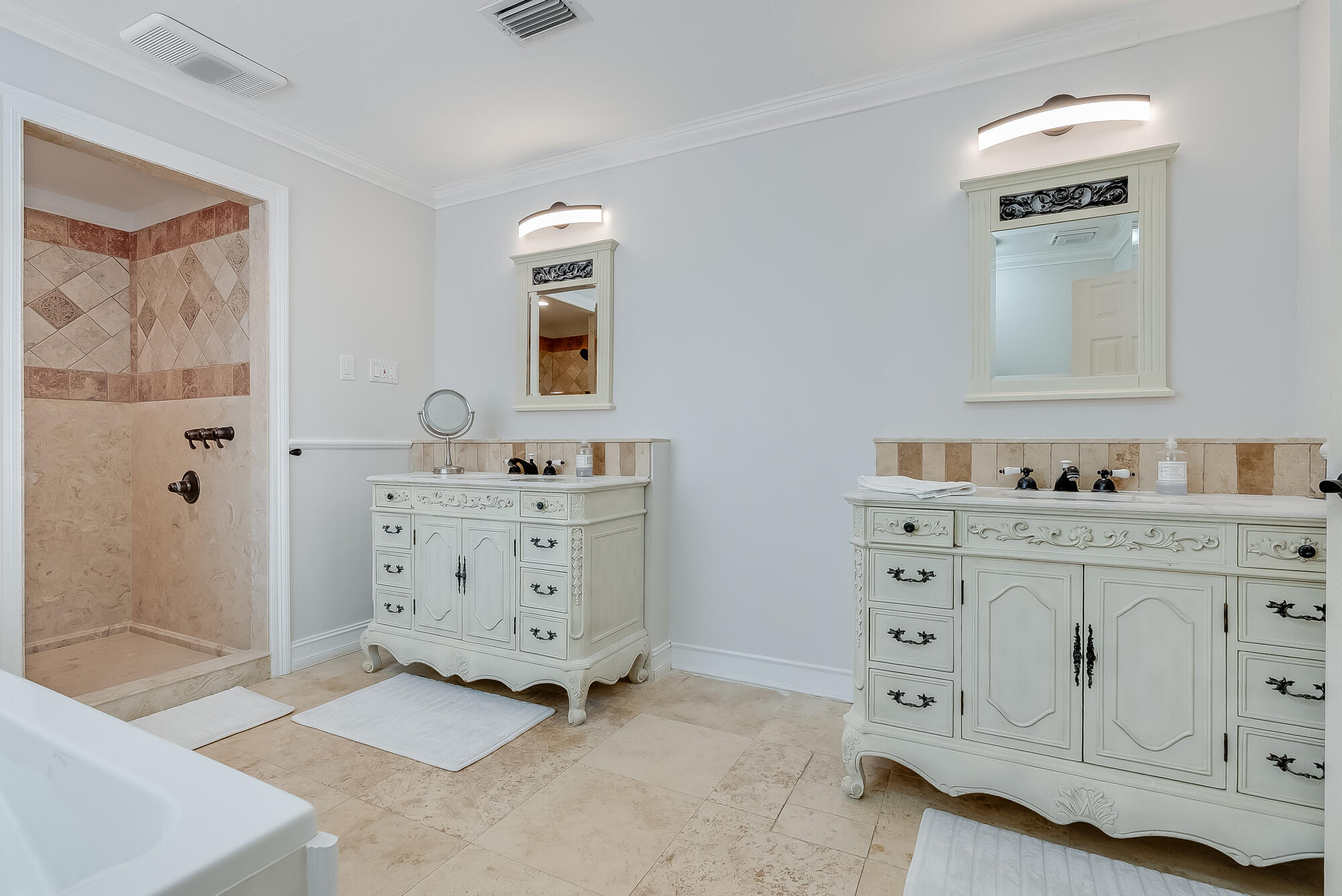 WHISPERING OAKS - Residential