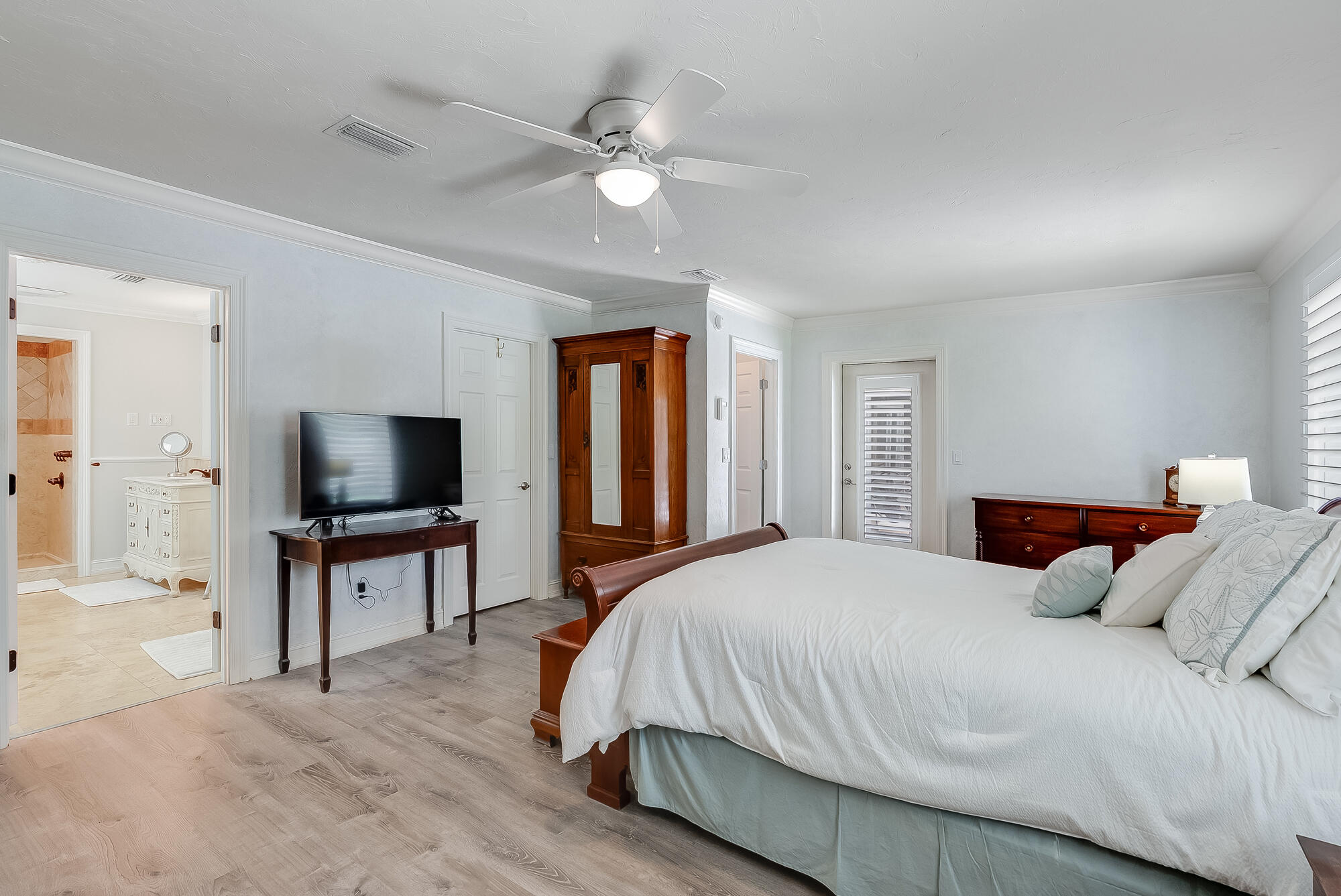 WHISPERING OAKS - Residential