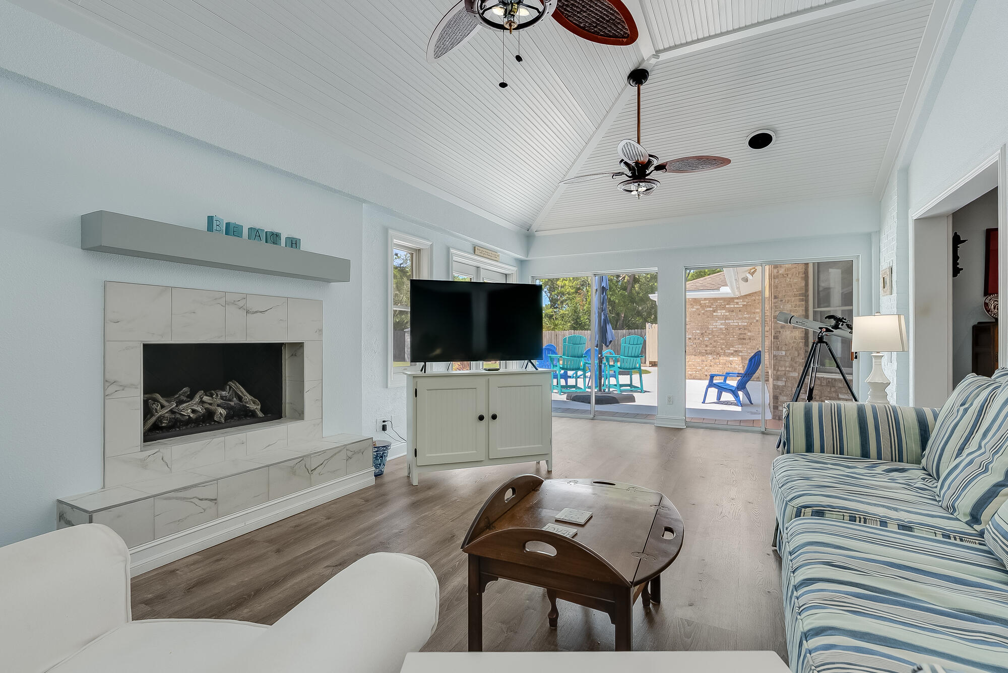 WHISPERING OAKS - Residential