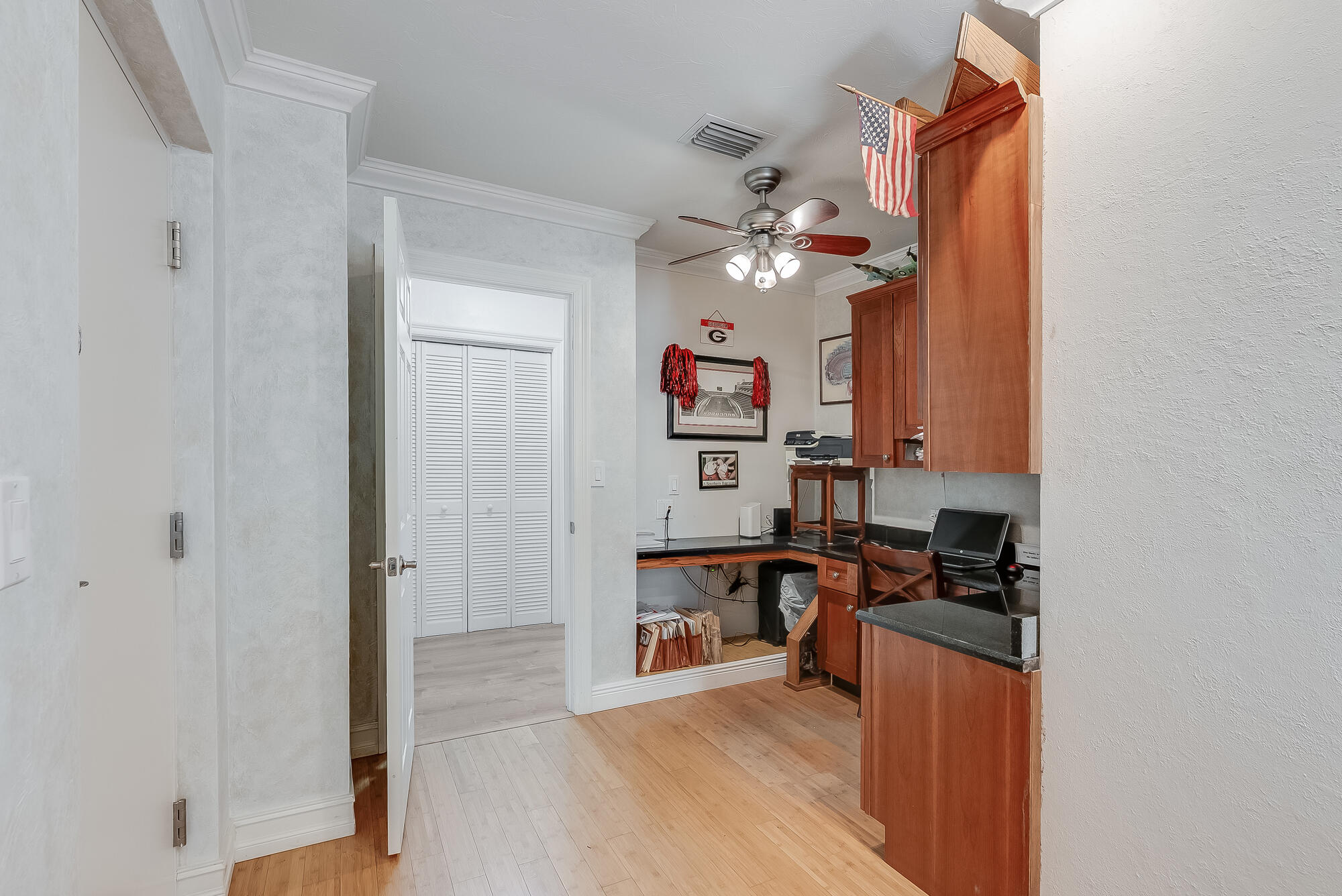 WHISPERING OAKS - Residential