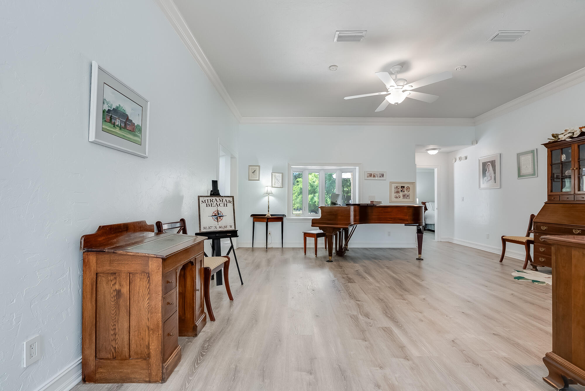 WHISPERING OAKS - Residential