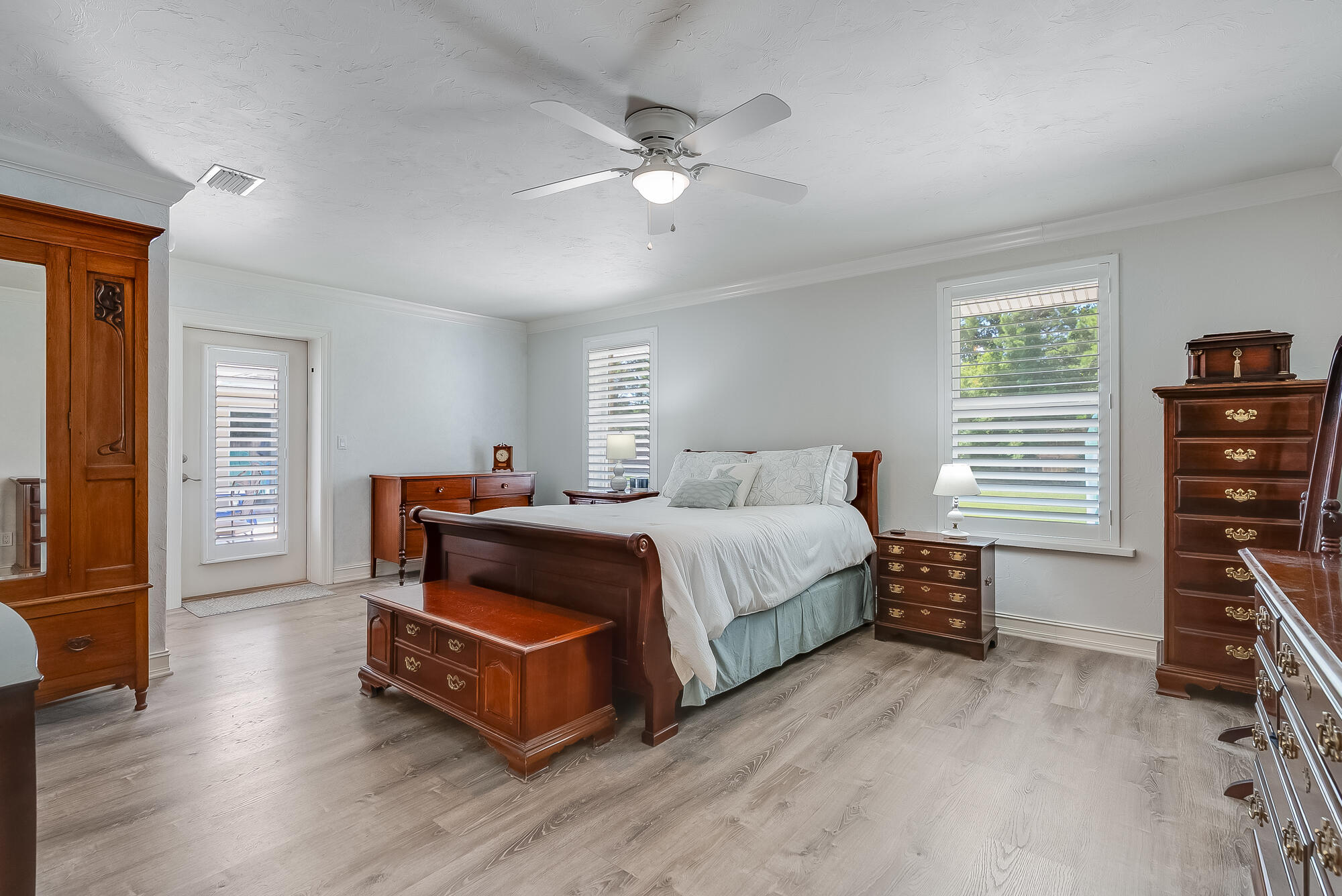 WHISPERING OAKS - Residential