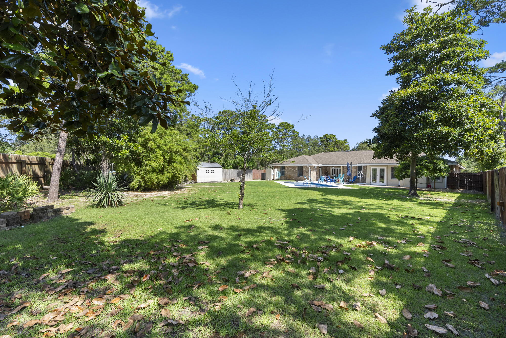 WHISPERING OAKS - Residential