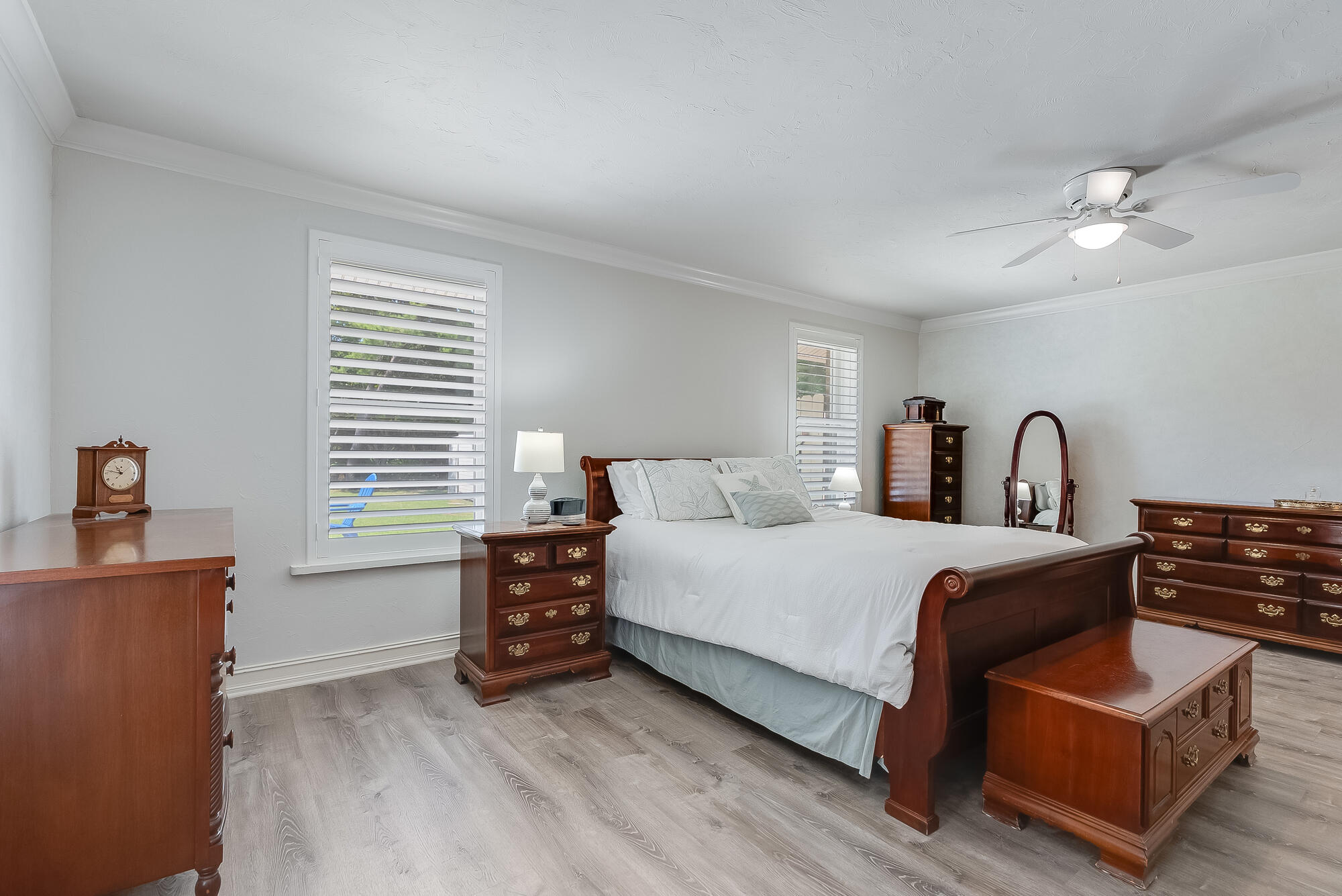 WHISPERING OAKS - Residential