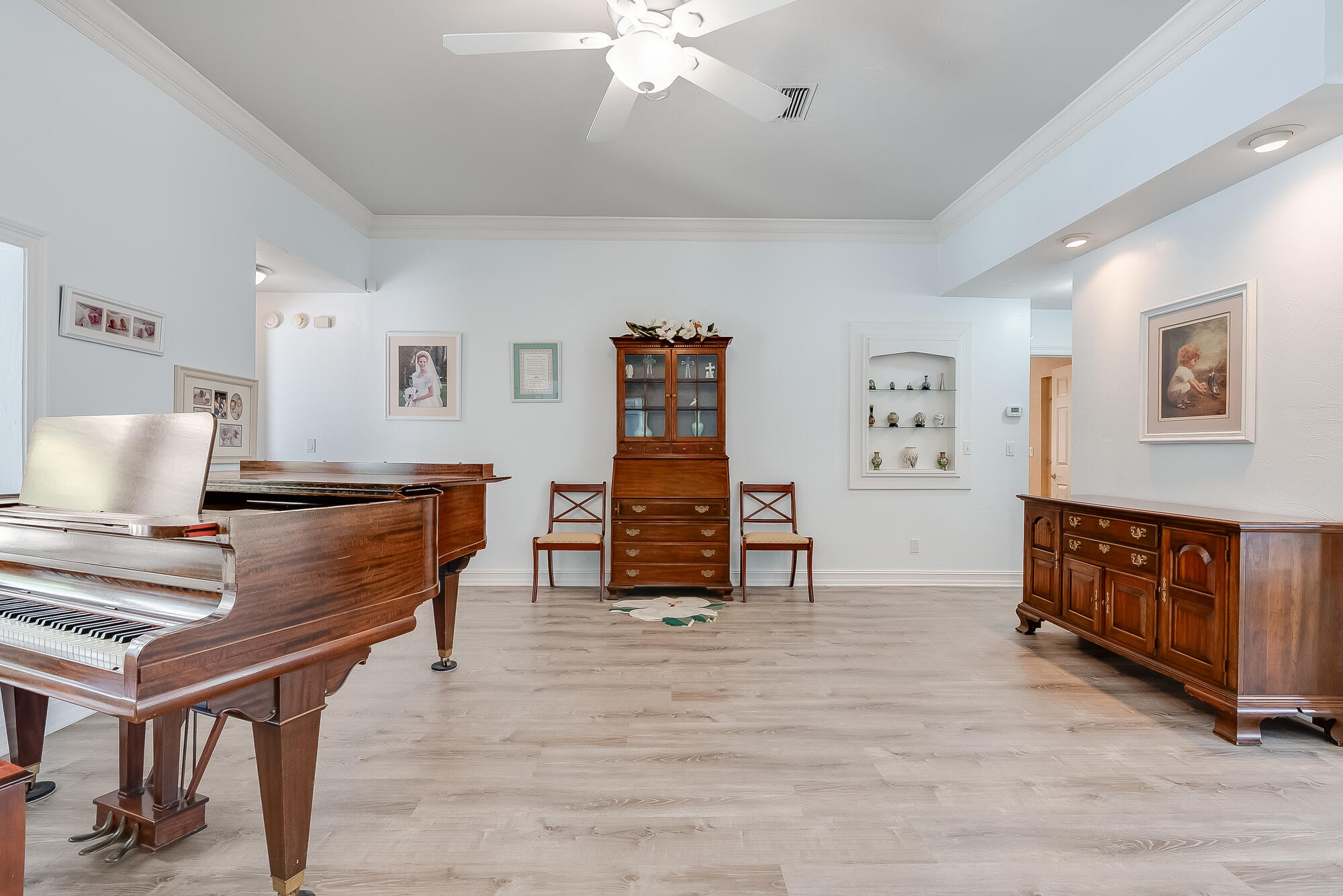 WHISPERING OAKS - Residential