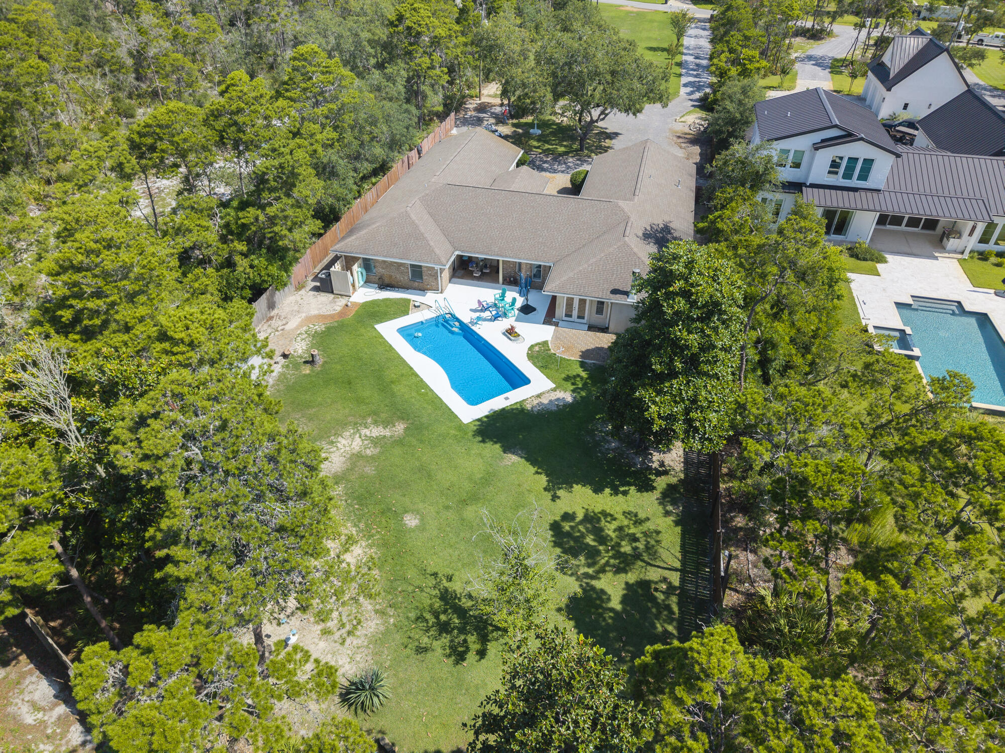 WHISPERING OAKS - Residential