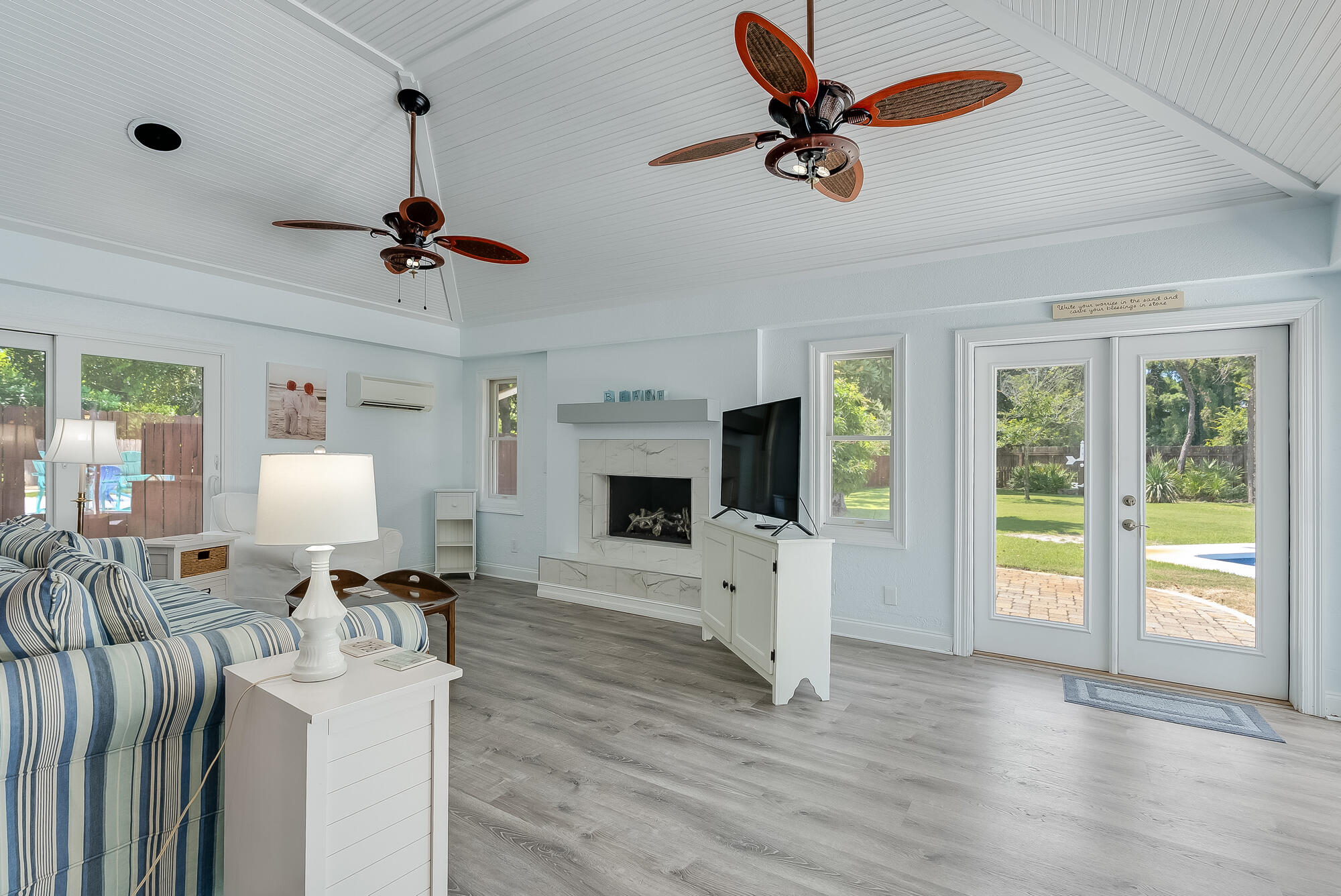 WHISPERING OAKS - Residential