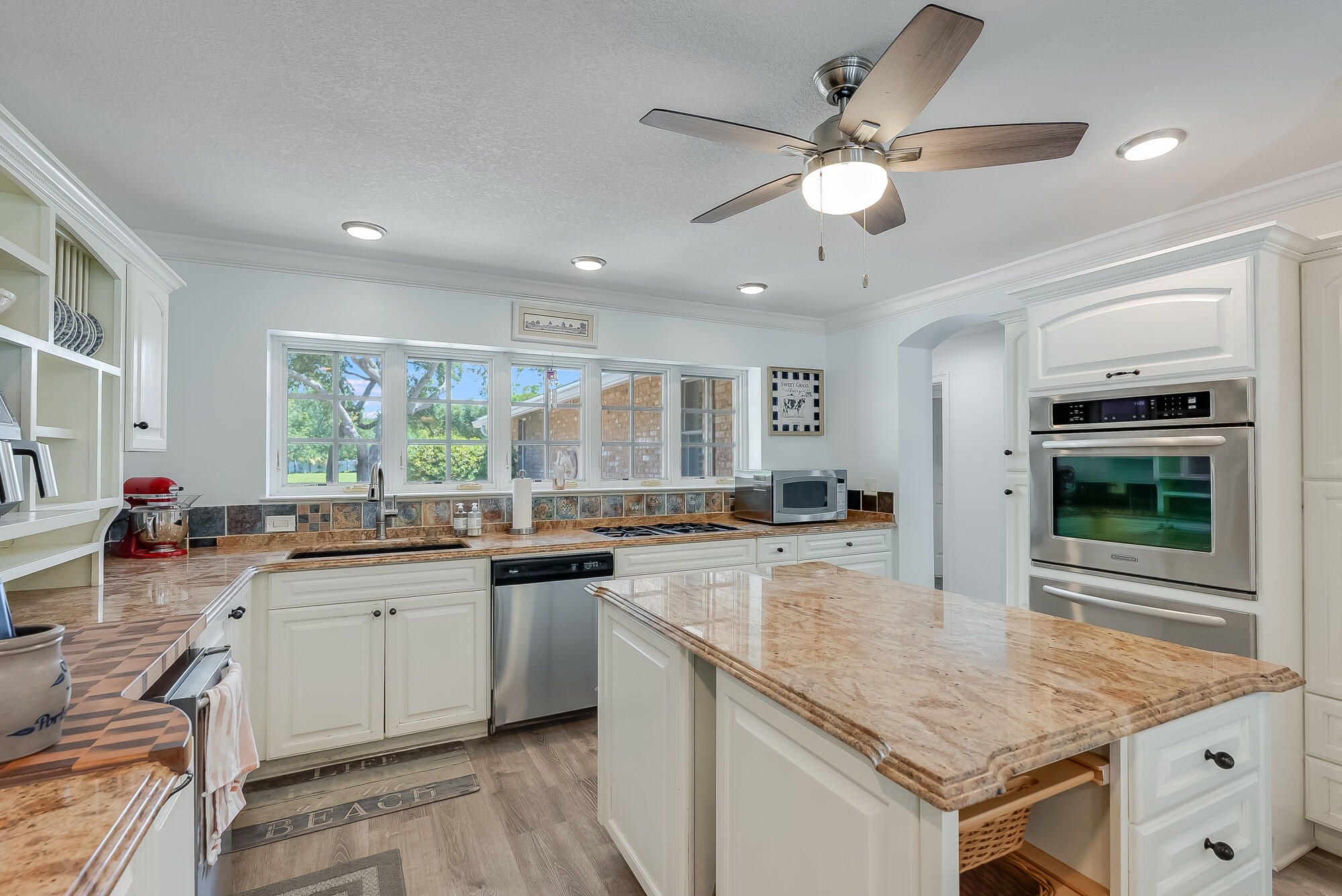 WHISPERING OAKS - Residential